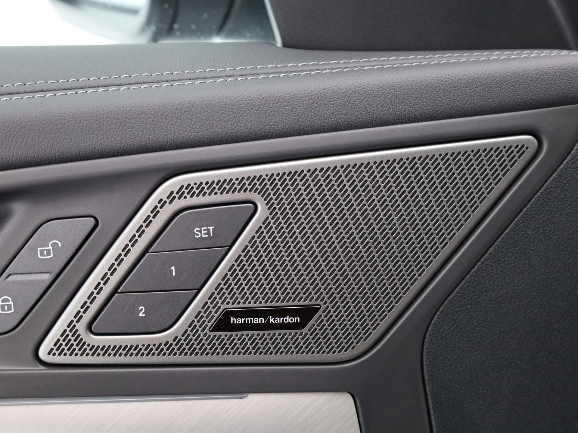BMW iX1 eDrive 20 M Sport-image-10