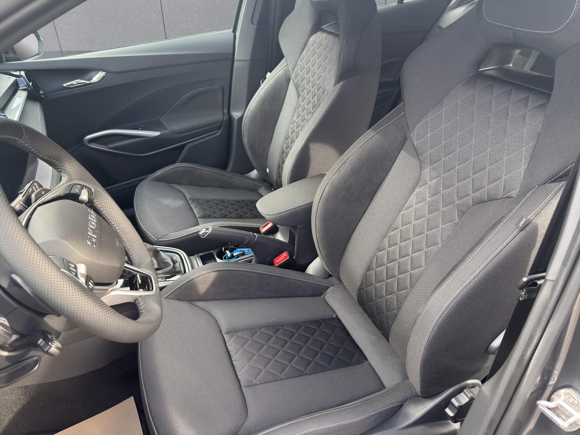 SKODA Fabia 1.0 TSI Dynamic DSG-image-11