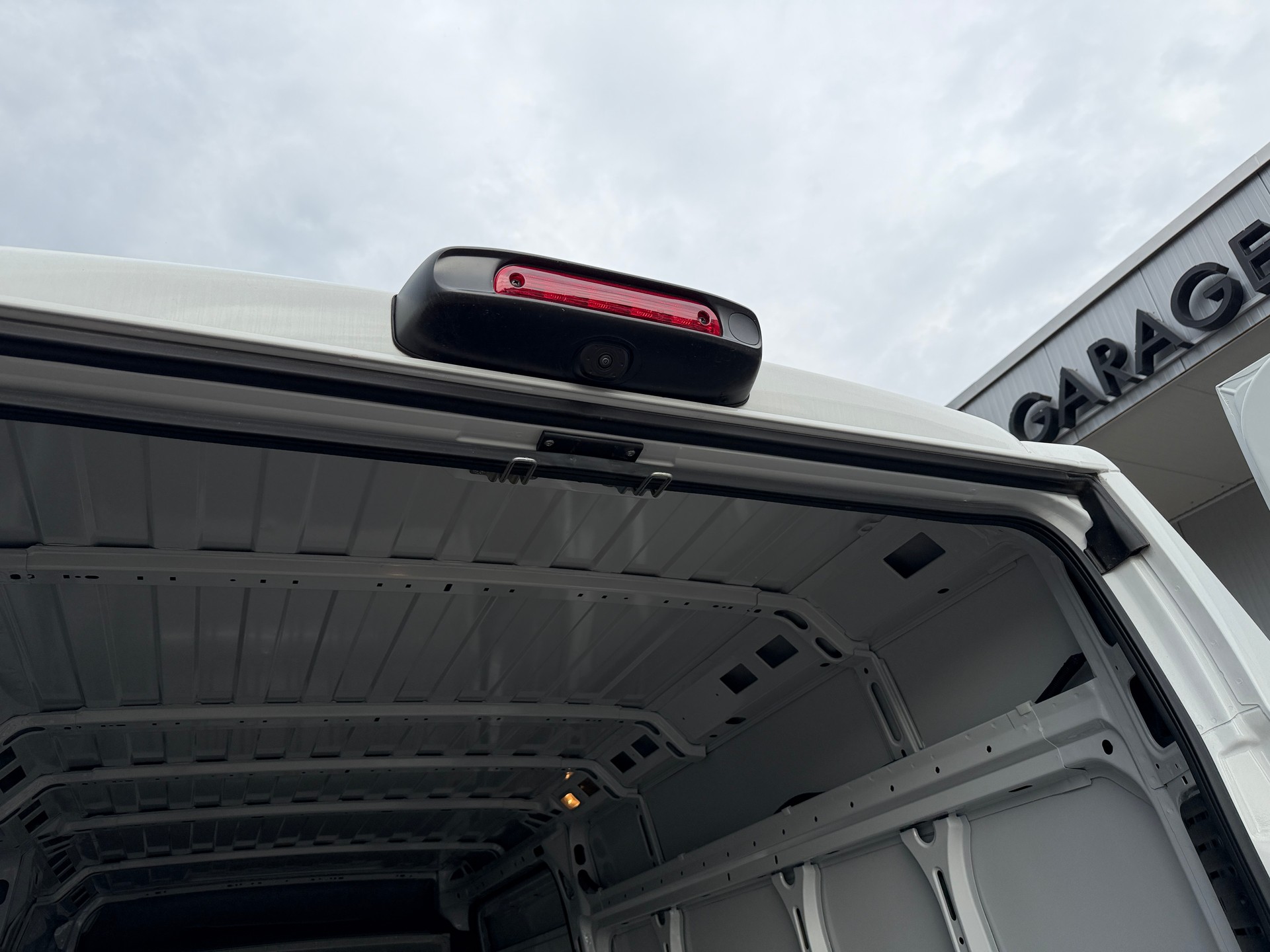 FIAT Ducato Maxi 35 L4H2 MTJ 140 PS Doppelblattfedern AHK Holzboden 270° Tür Kamera-image-5