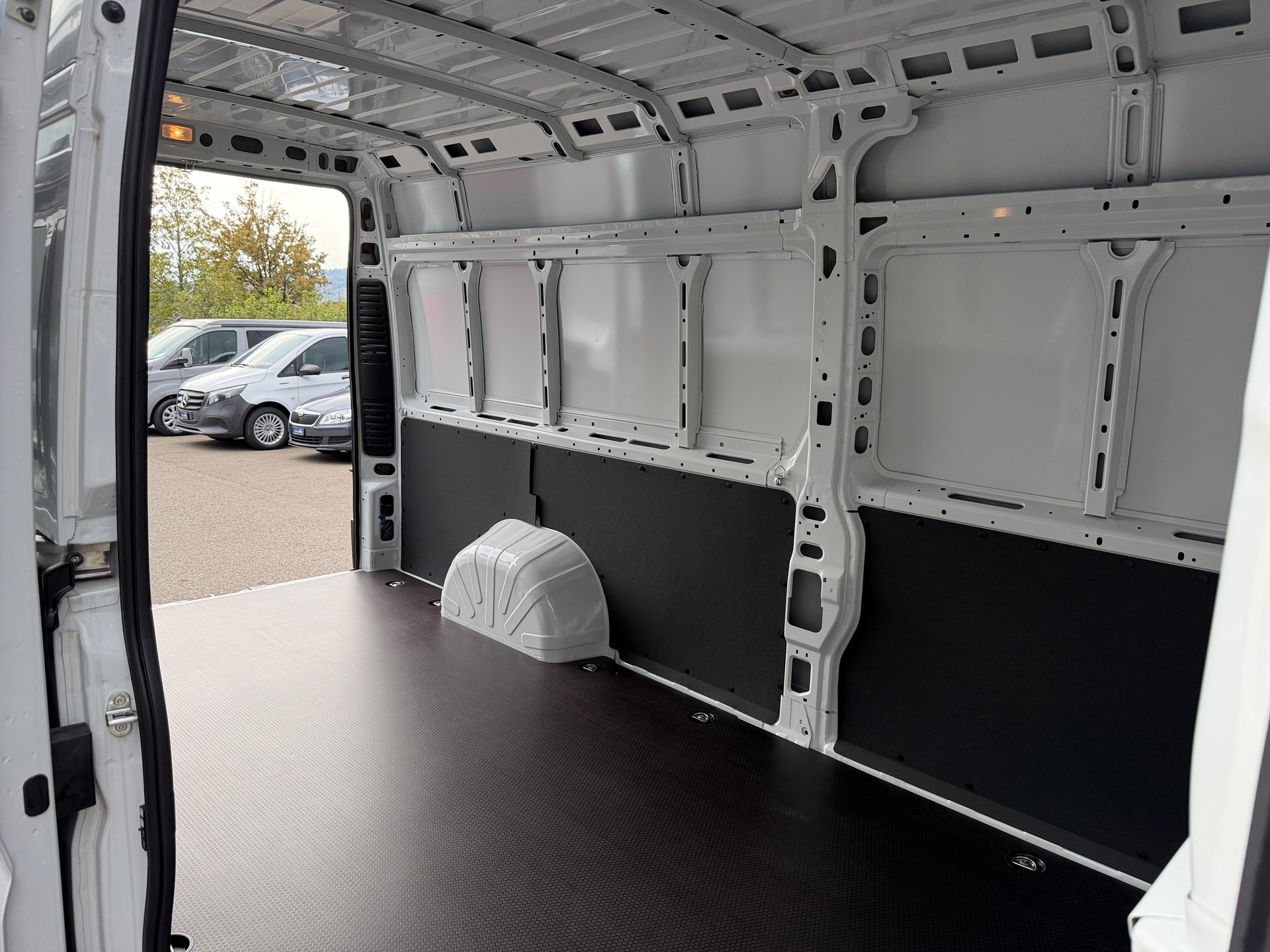 FIAT Ducato Maxi 35 L4H2 MTJ 140 PS Doppelblattfedern AHK Holzboden 270° Tür Kamera-image-7