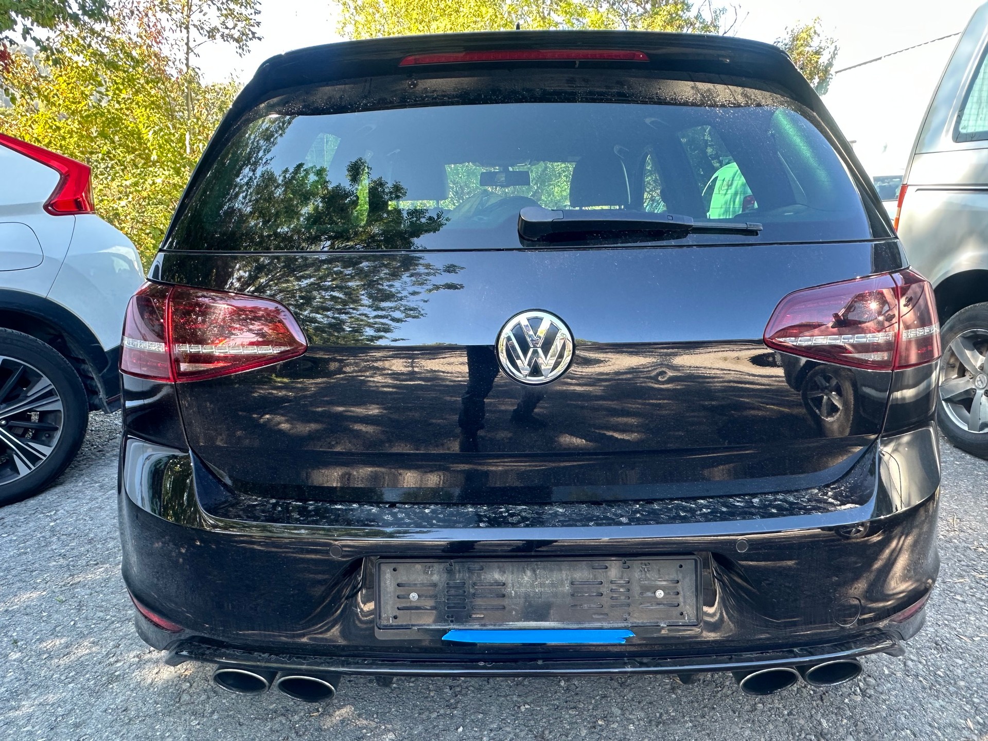 VW Golf 2.0 TSI R 4Motion-image-4