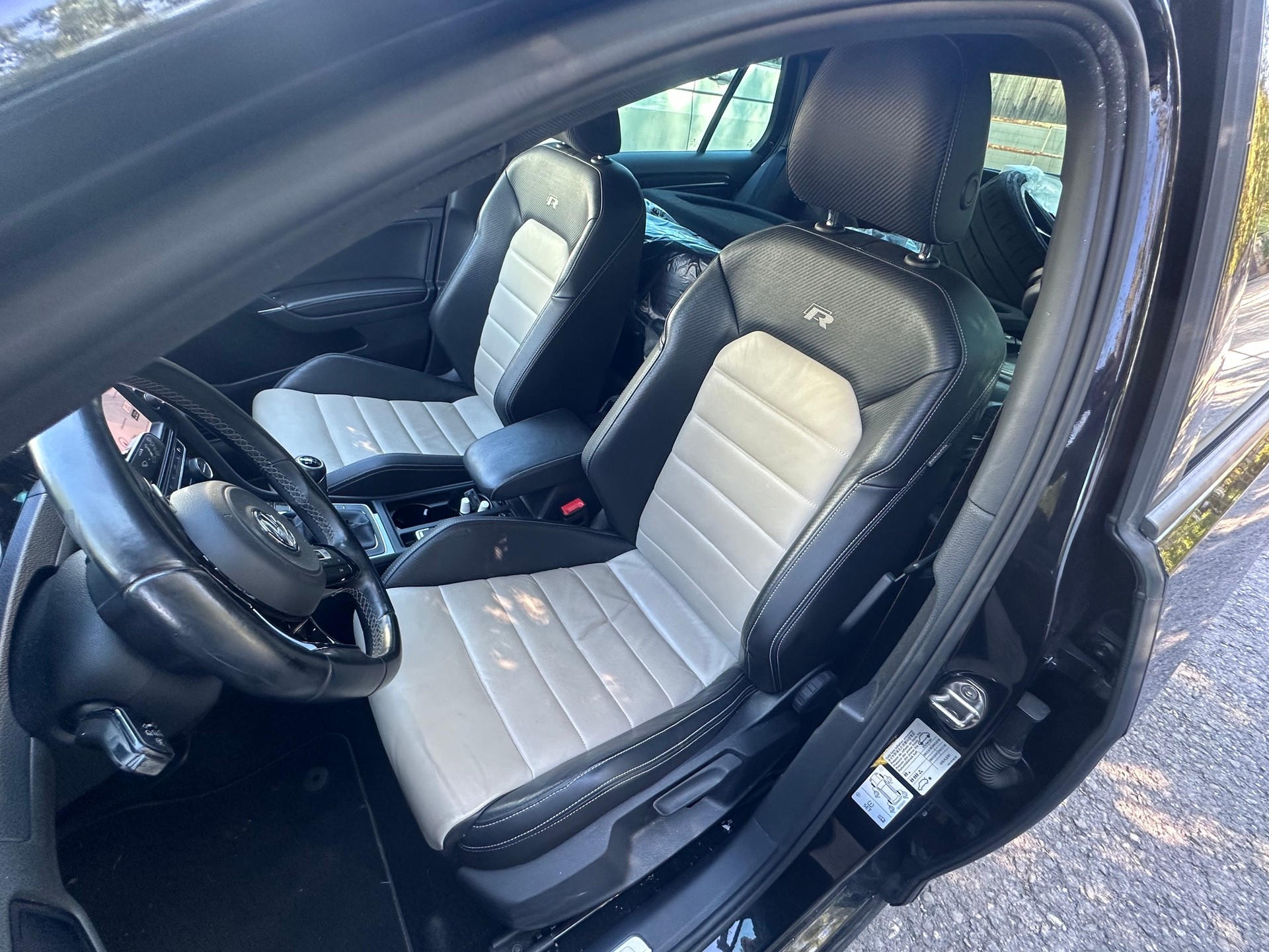 VW Golf 2.0 TSI R 4Motion-image-10