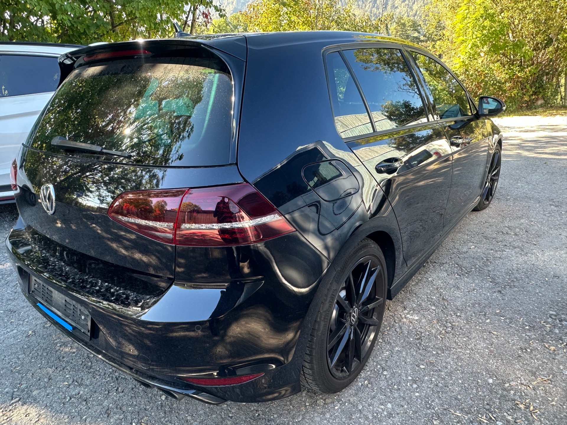VW Golf 2.0 TSI R 4Motion-image-6