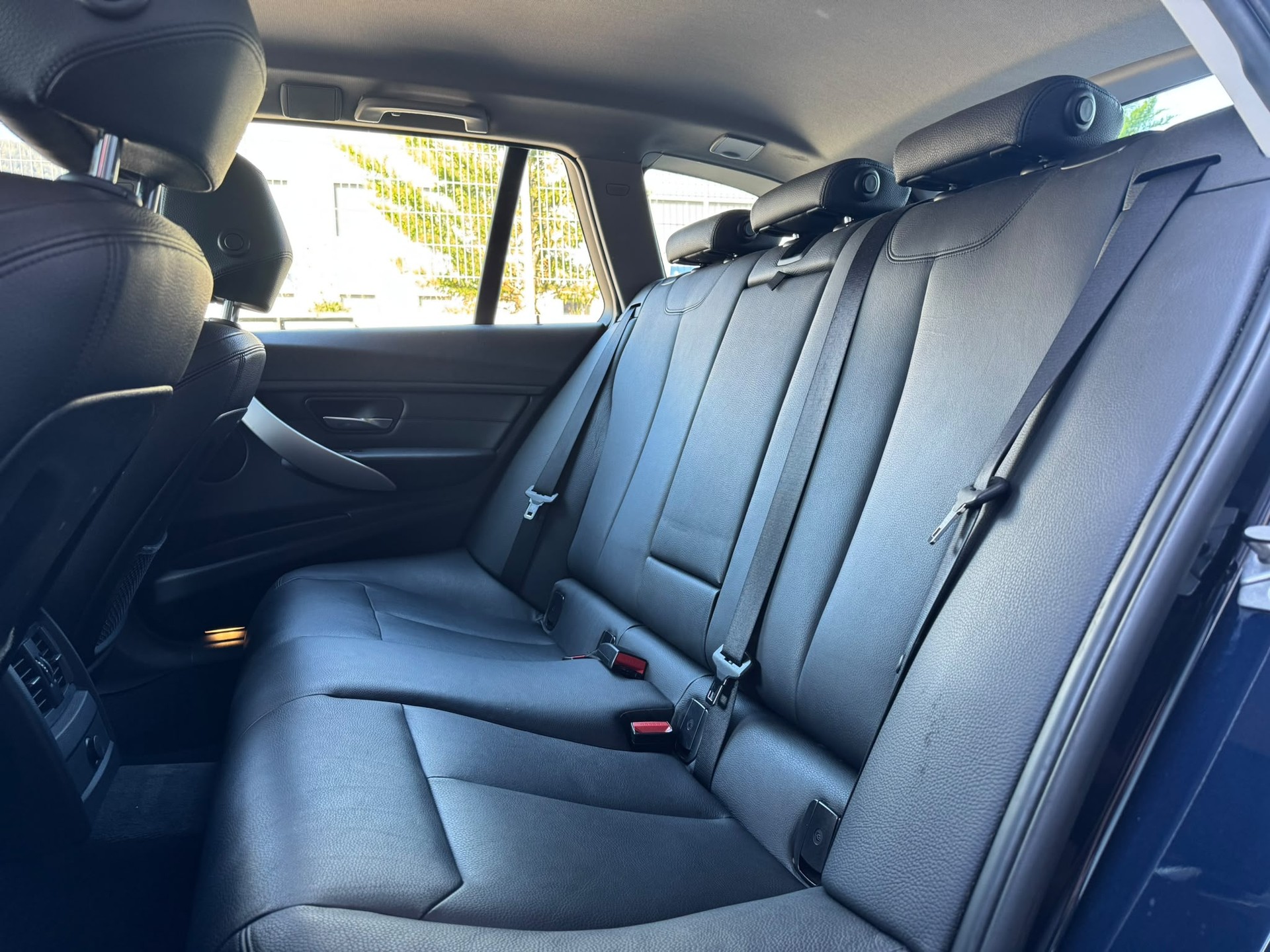 BMW 320d Touring Steptronic-image-11