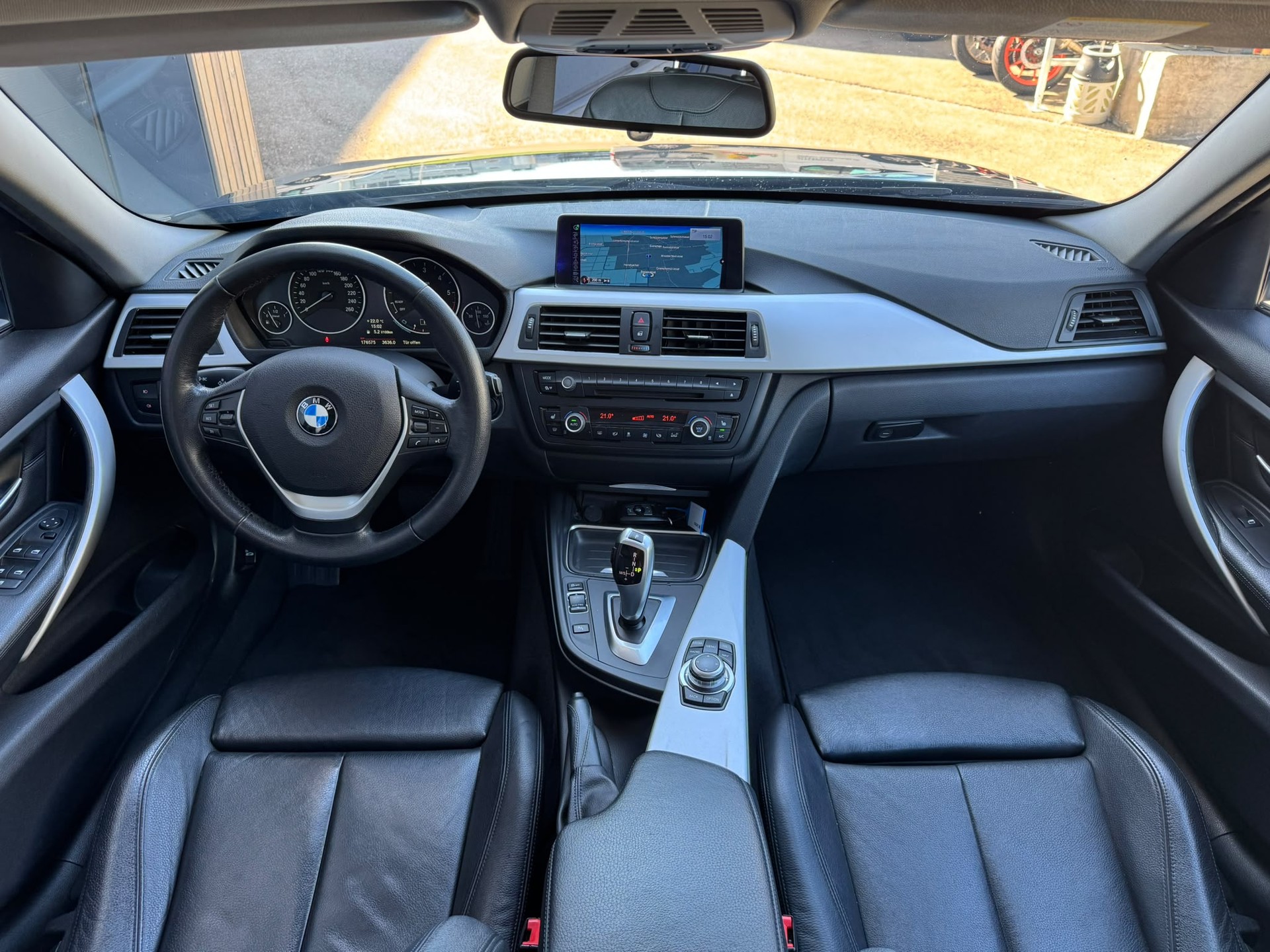 BMW 320d Touring Steptronic-image-8