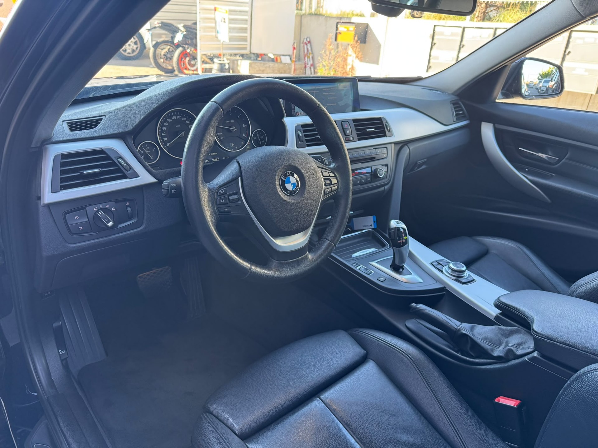 BMW 320d Touring Steptronic-image-7