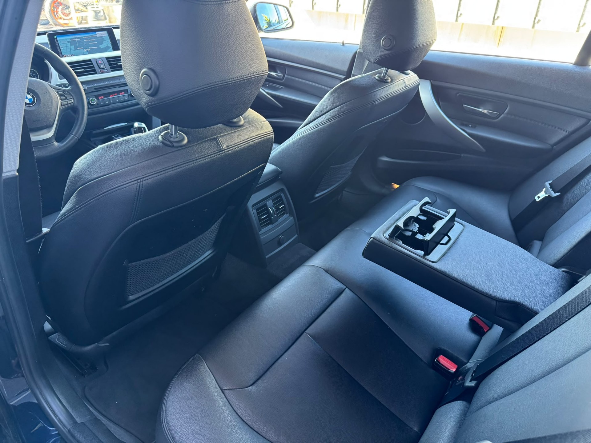 BMW 320d Touring Steptronic-image-10