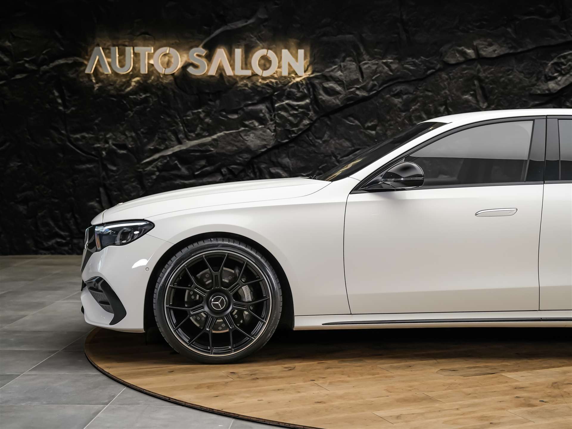 MERCEDES-BENZ E 200 AMG Line 9G-Tronic *Werksgarantie*21" Felgen*Lenkradheizung*-image-15