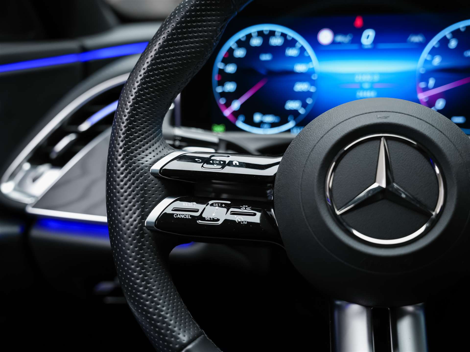 MERCEDES-BENZ E 200 AMG Line 9G-Tronic *Werksgarantie*21" Felgen*Lenkradheizung*-image-27