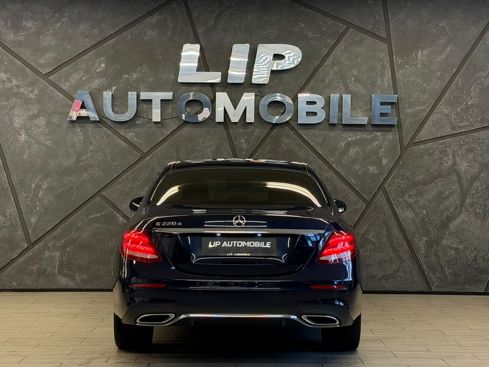 MERCEDES-BENZ E 220 d AMG Line 9G-Tronic-image-5