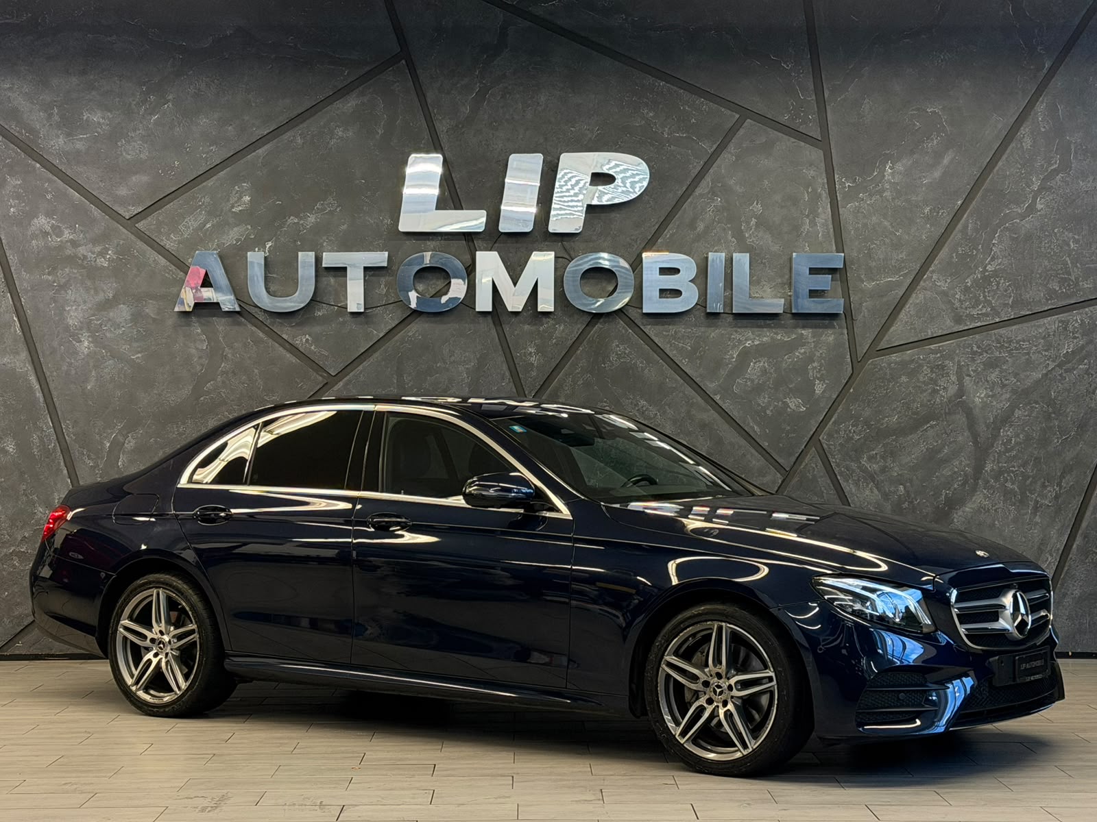 MERCEDES-BENZ E 220 d AMG Line 9G-Tronic-image-2