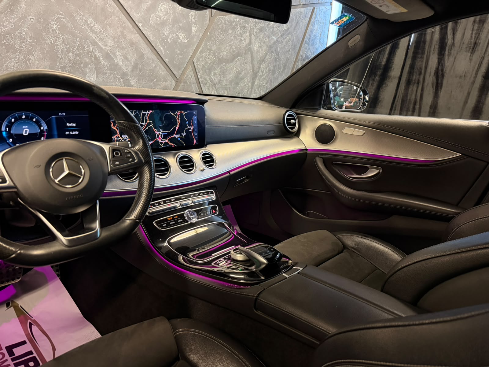 MERCEDES-BENZ E 220 d AMG Line 9G-Tronic-image-10