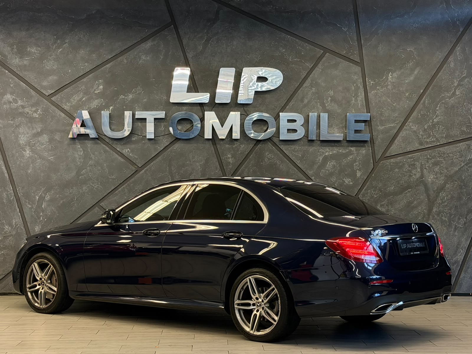 MERCEDES-BENZ E 220 d AMG Line 9G-Tronic-image-7