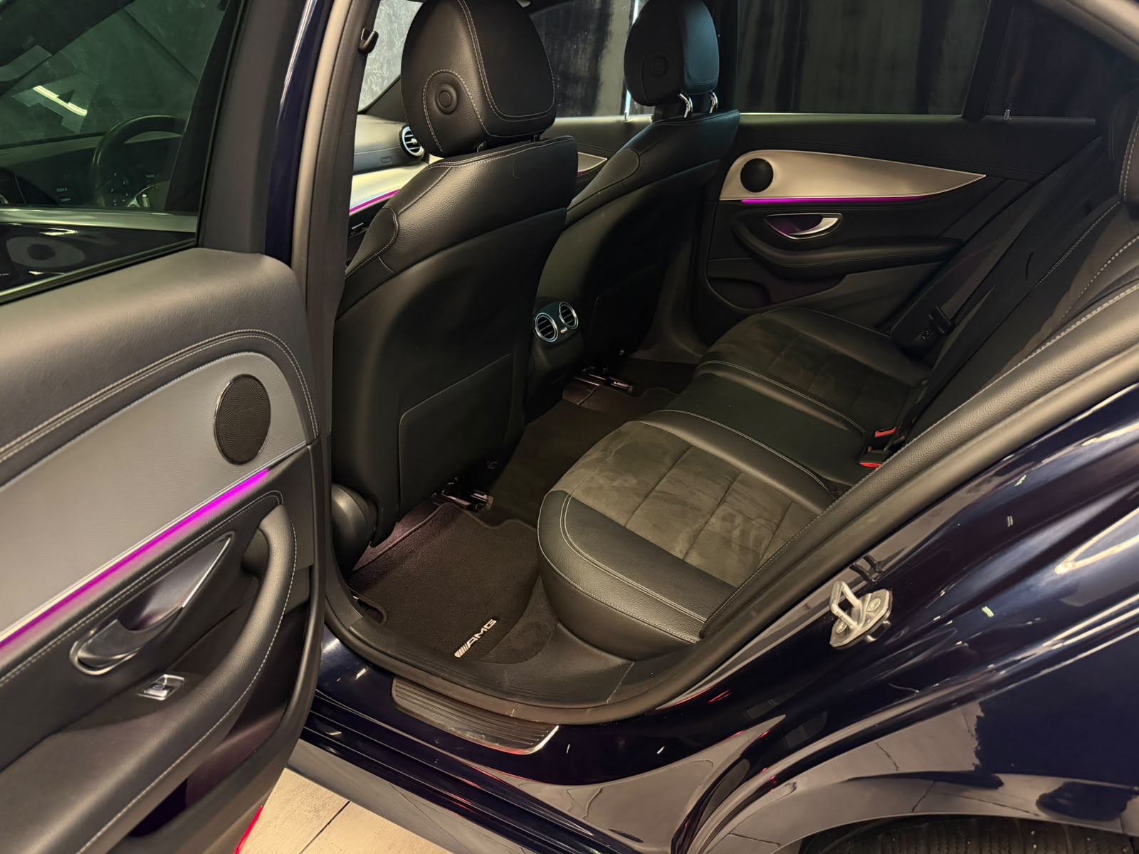 MERCEDES-BENZ E 220 d AMG Line 9G-Tronic-image-11