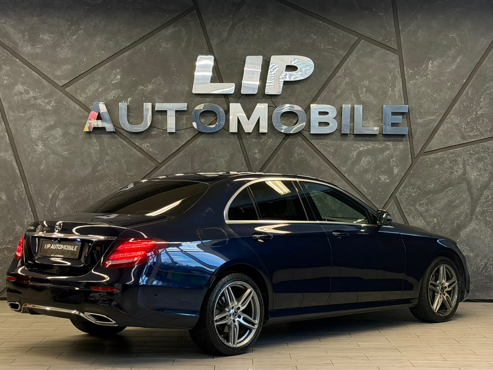 MERCEDES-BENZ E 220 d AMG Line 9G-Tronic-image-6