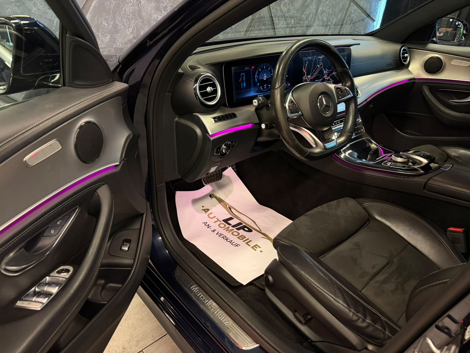 MERCEDES-BENZ E 220 d AMG Line 9G-Tronic-image-9