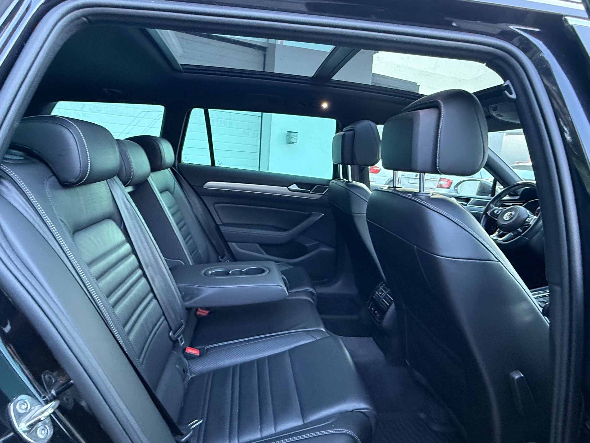 VW Passat Variant 2.0 TDI BMT High. DSG 4Motion-image-12