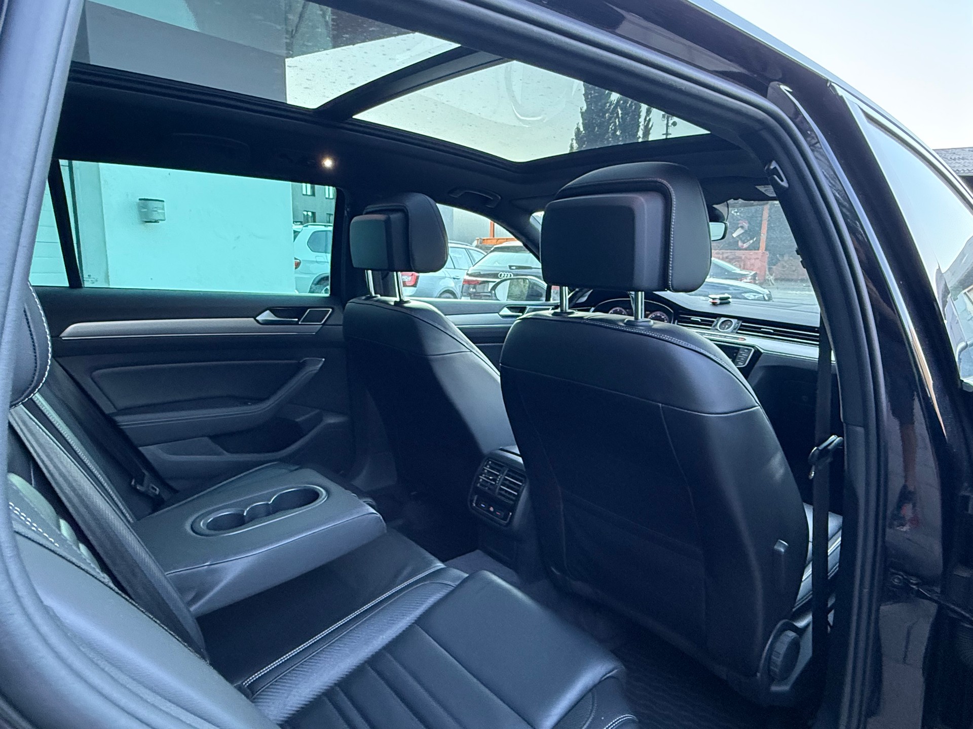 VW Passat Variant 2.0 TDI BMT High. DSG 4Motion-image-11