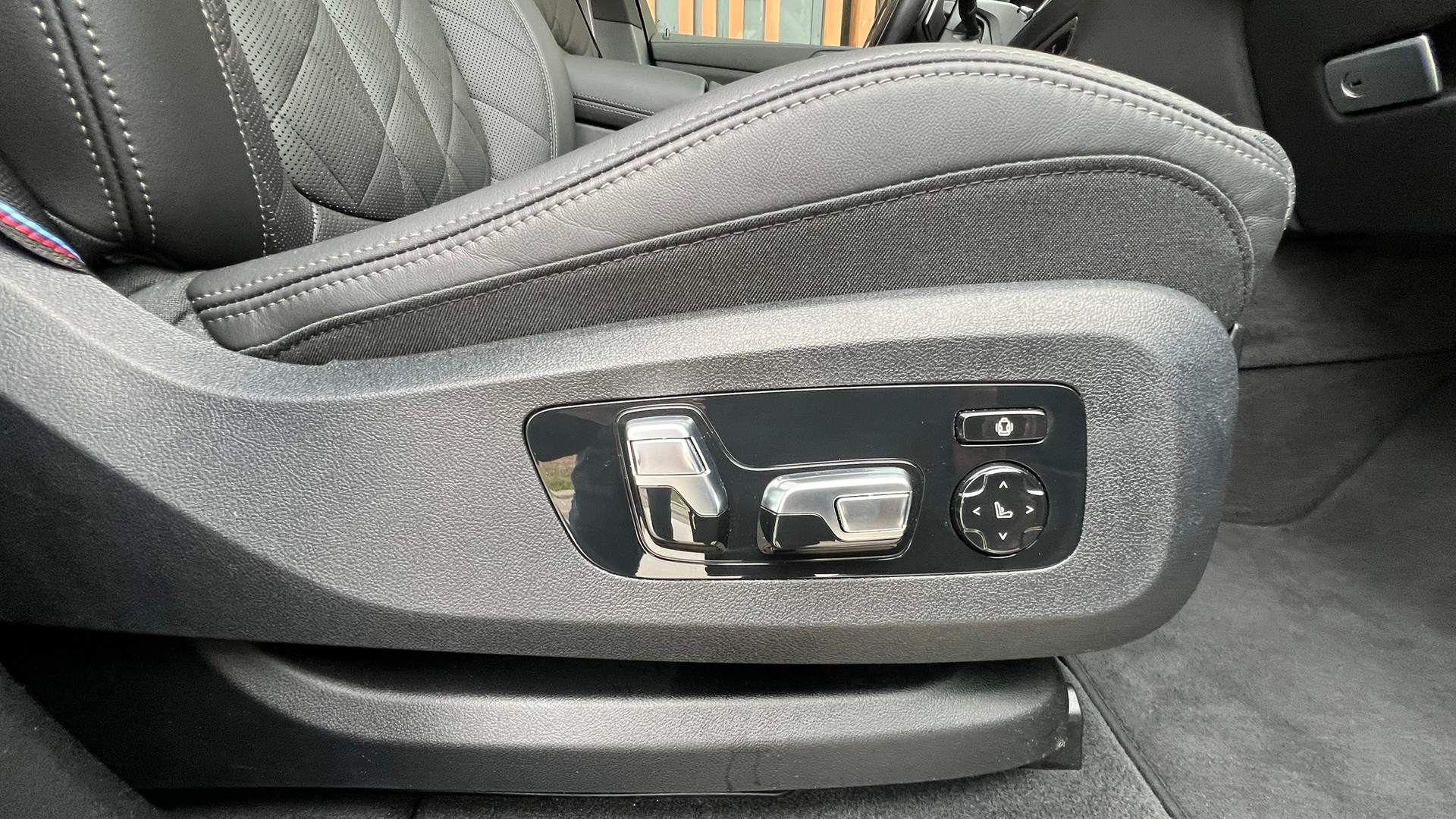 BMW X5 xDRIVE 48V 40i M SPORT PRO BLACK STEPTRONIC l 381 PS-image-22