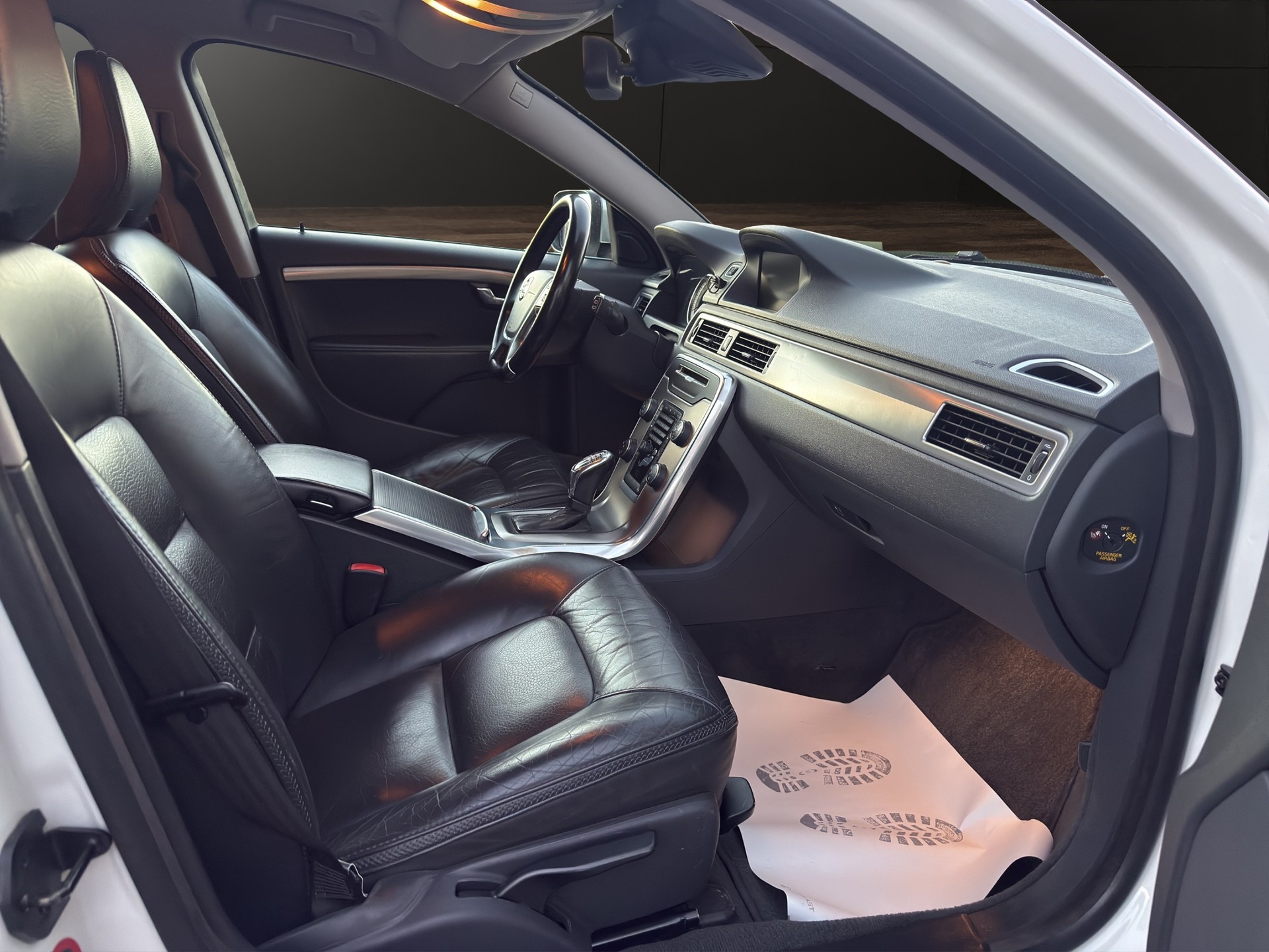 VOLVO XC70 D4 AWD Husky Edition Cross Country-image-13