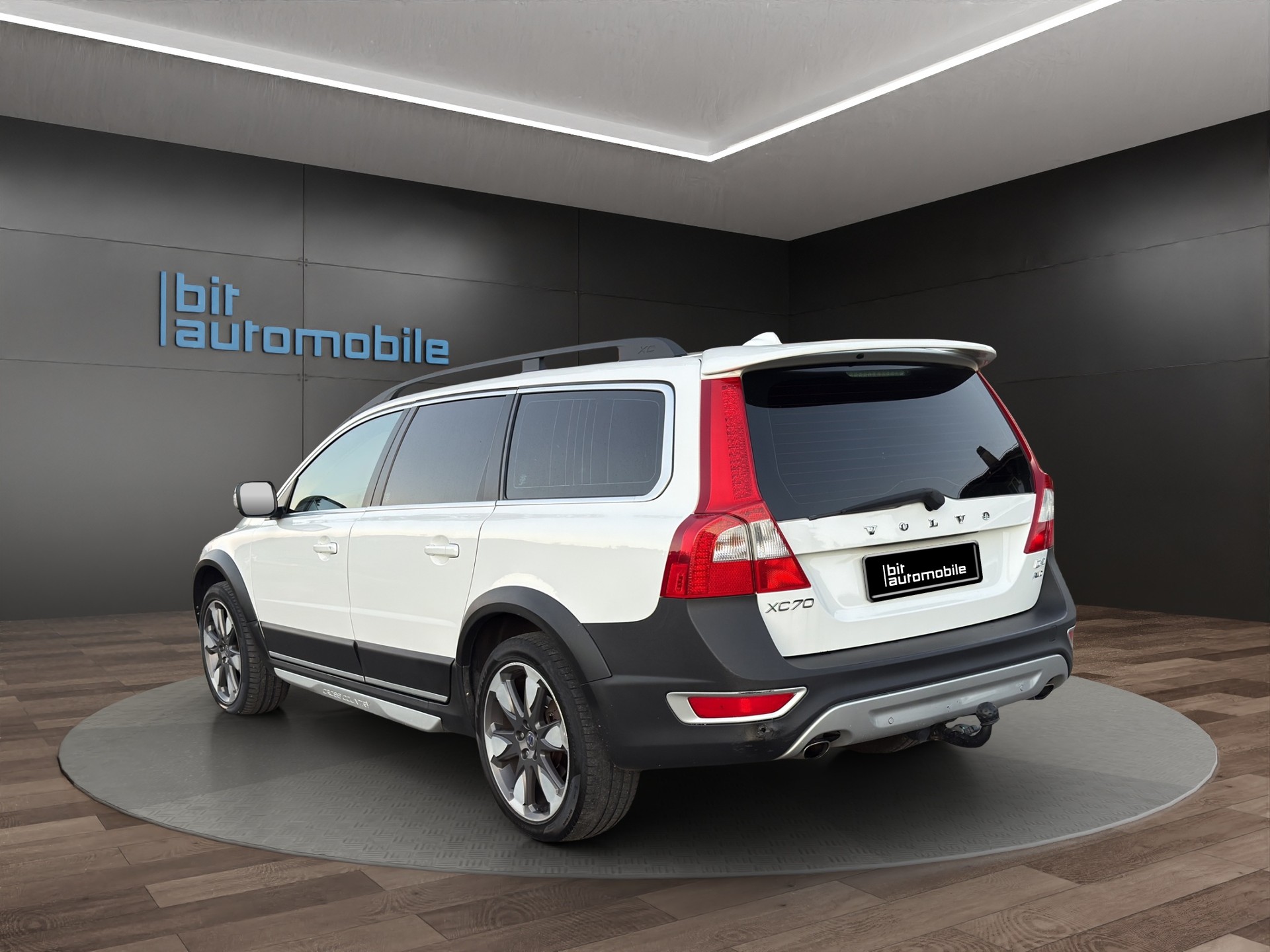 VOLVO XC70 D4 AWD Husky Edition Cross Country-image-2