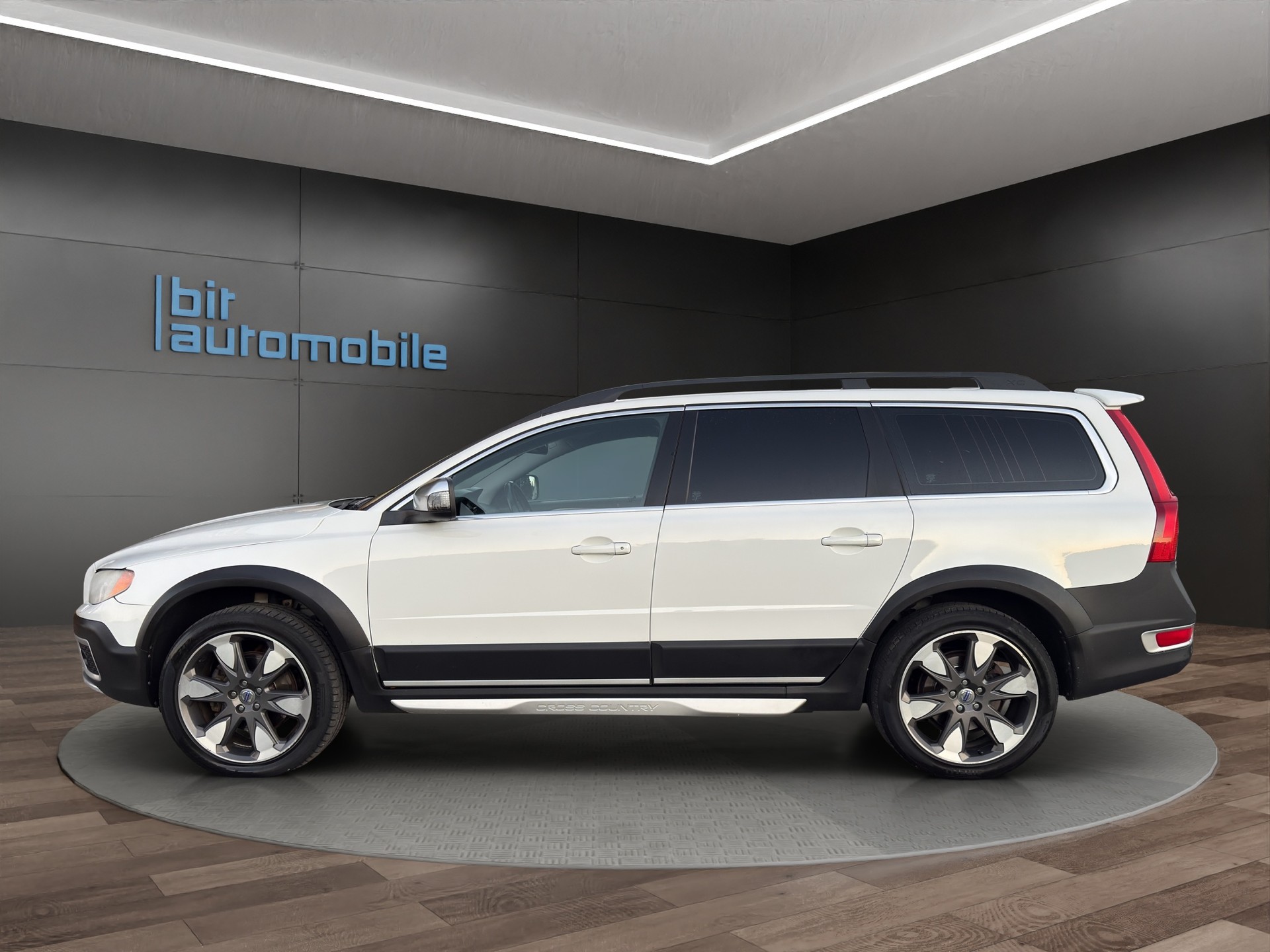 VOLVO XC70 D4 AWD Husky Edition Cross Country-image-1