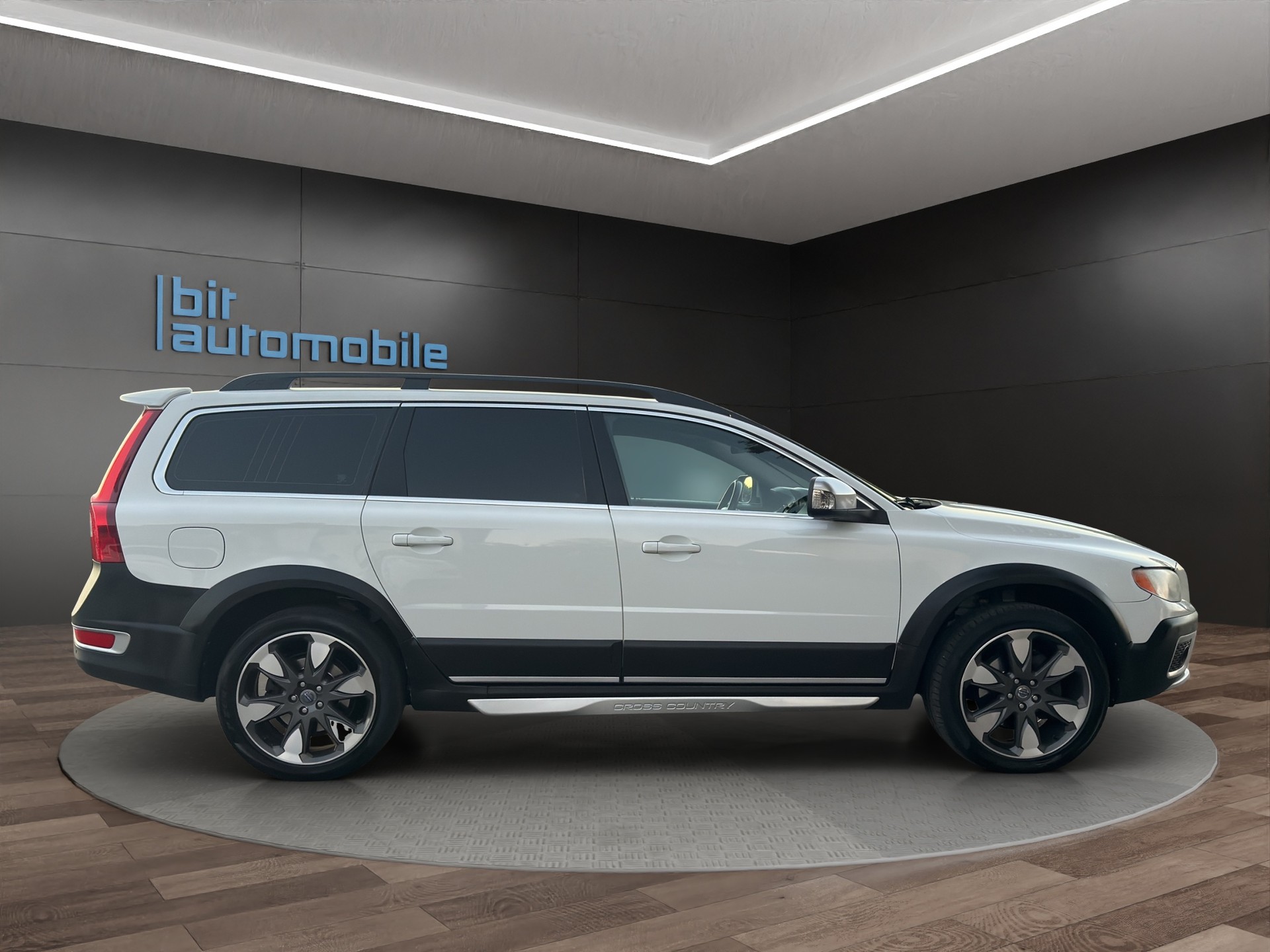 VOLVO XC70 D4 AWD Husky Edition Cross Country-image-6