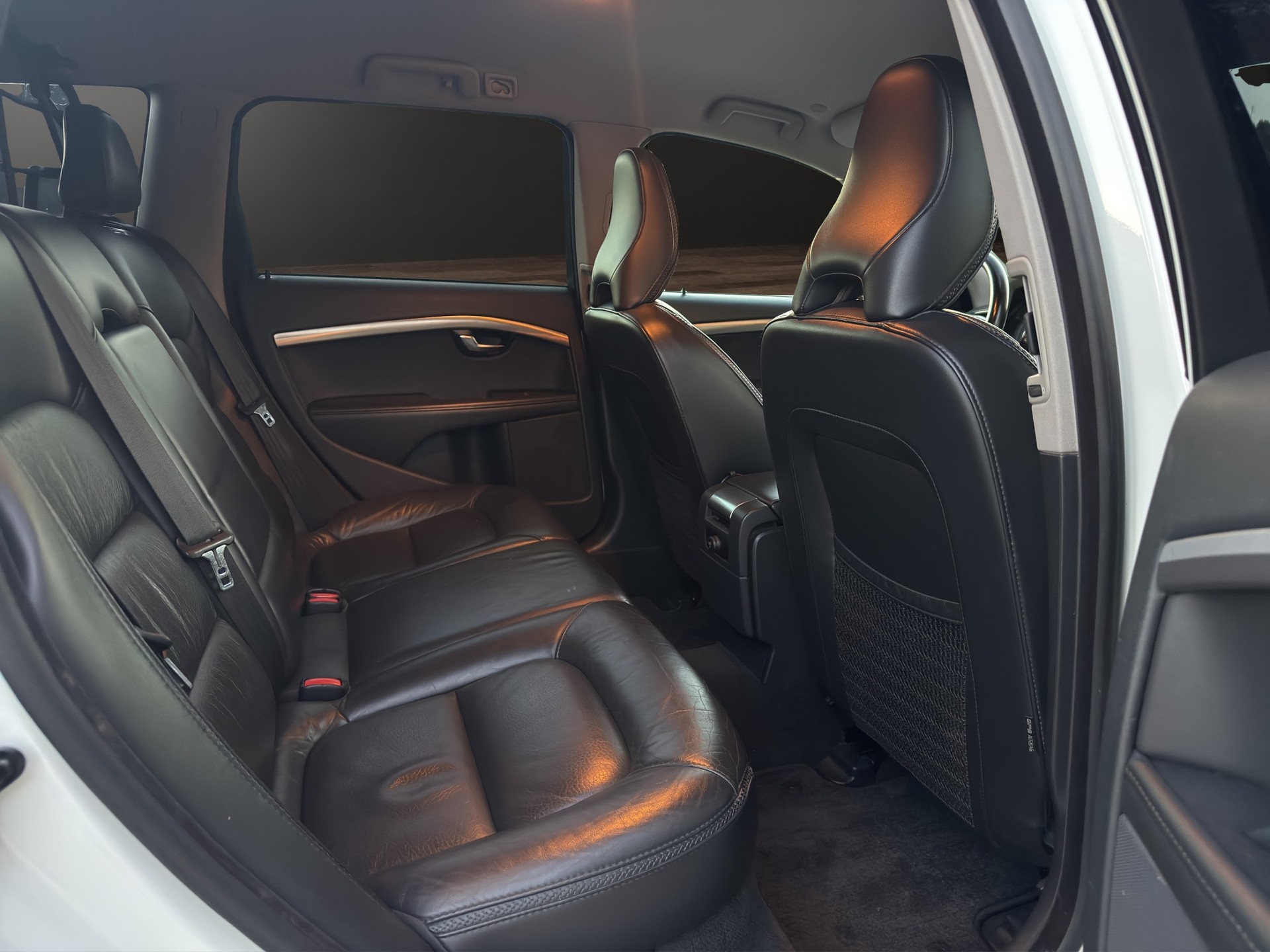 VOLVO XC70 D4 AWD Husky Edition Cross Country-image-14