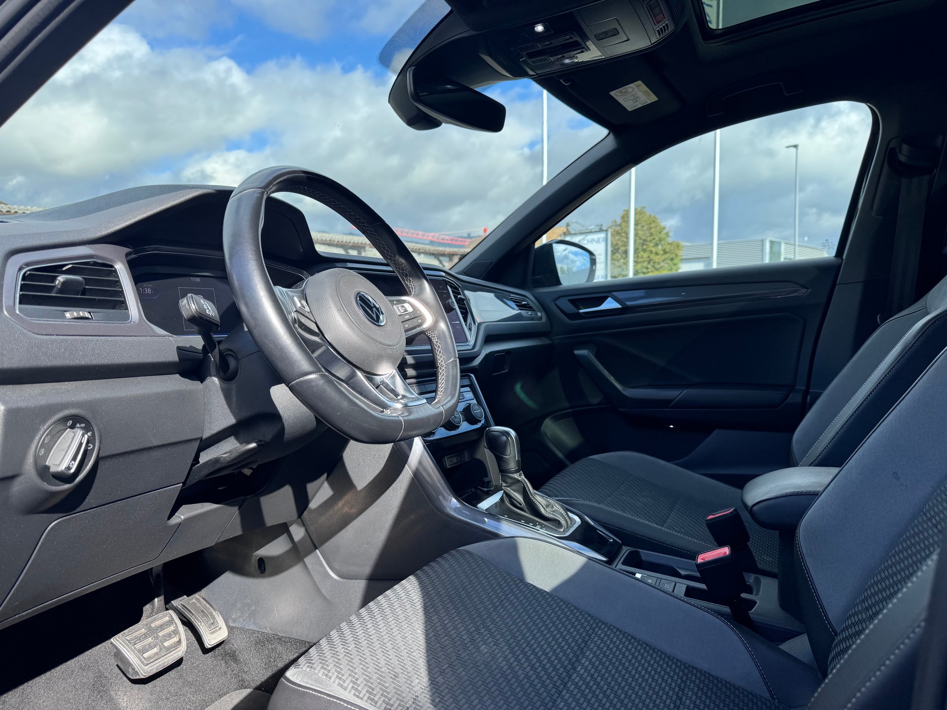 VW T-Roc 1.5 TSI EVO Sport DSG-image-10