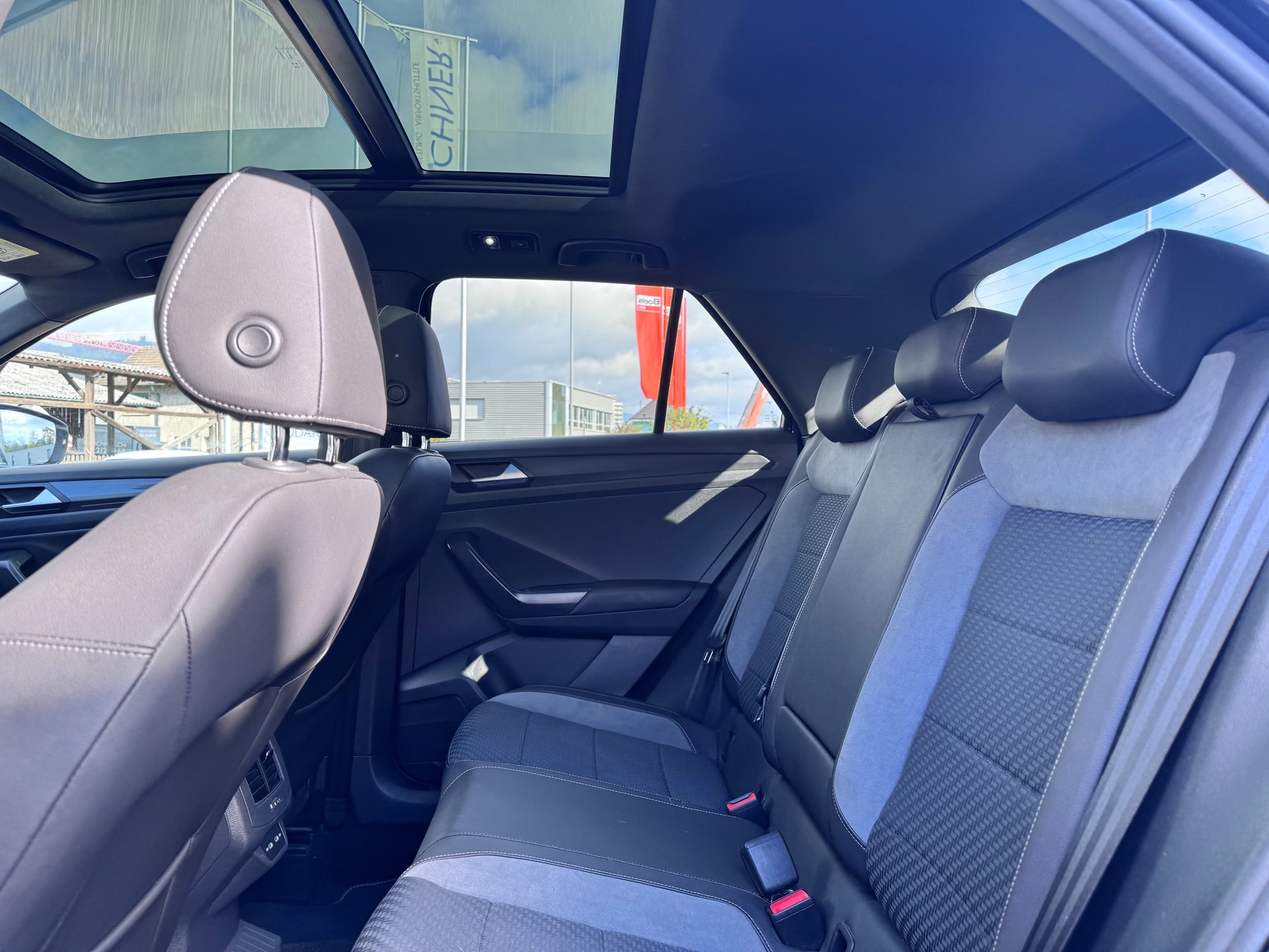 VW T-Roc 1.5 TSI EVO Sport DSG-image-6