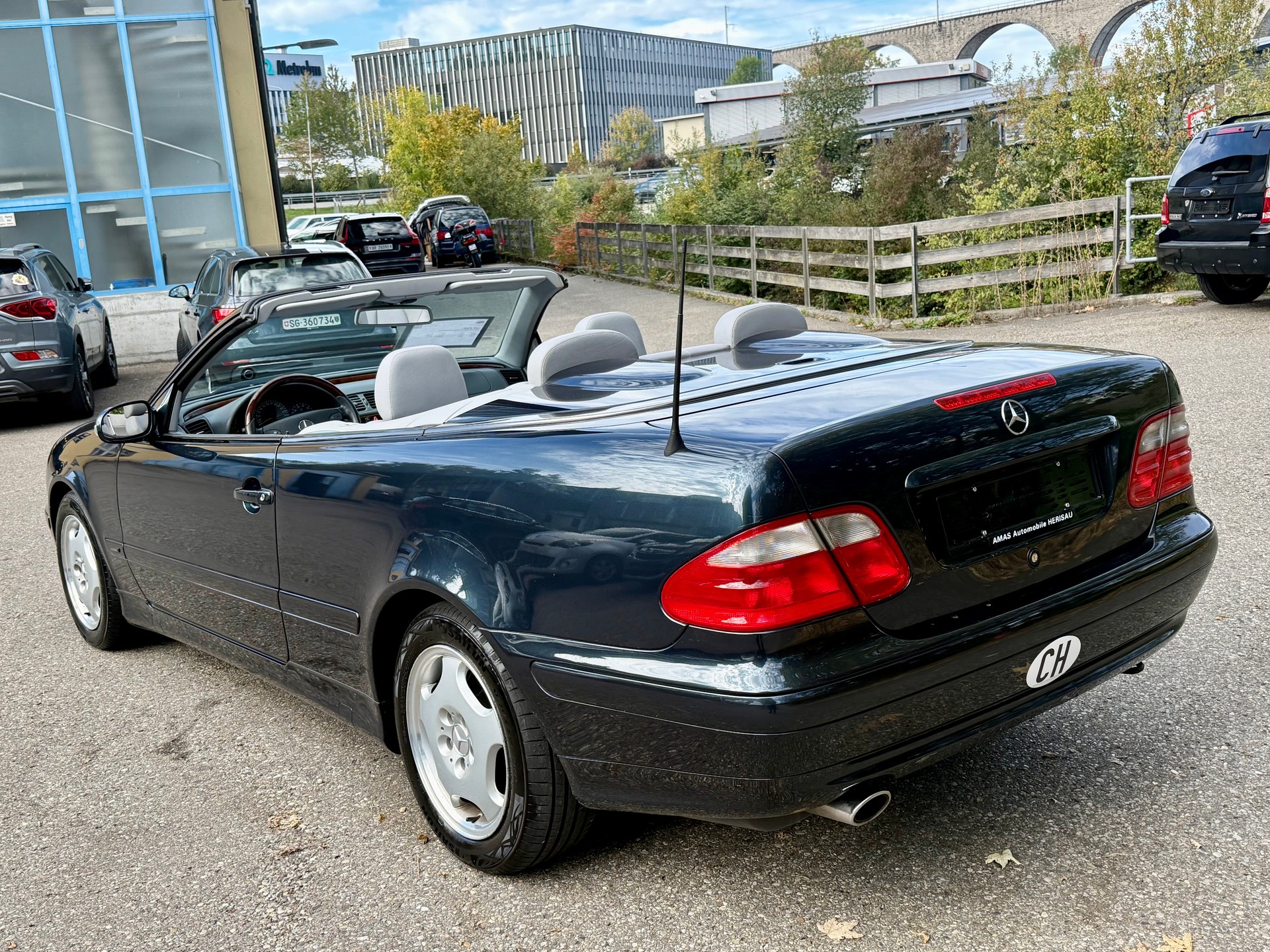 MERCEDES-BENZ CLK 320 Avantgarde Automatic-image-3