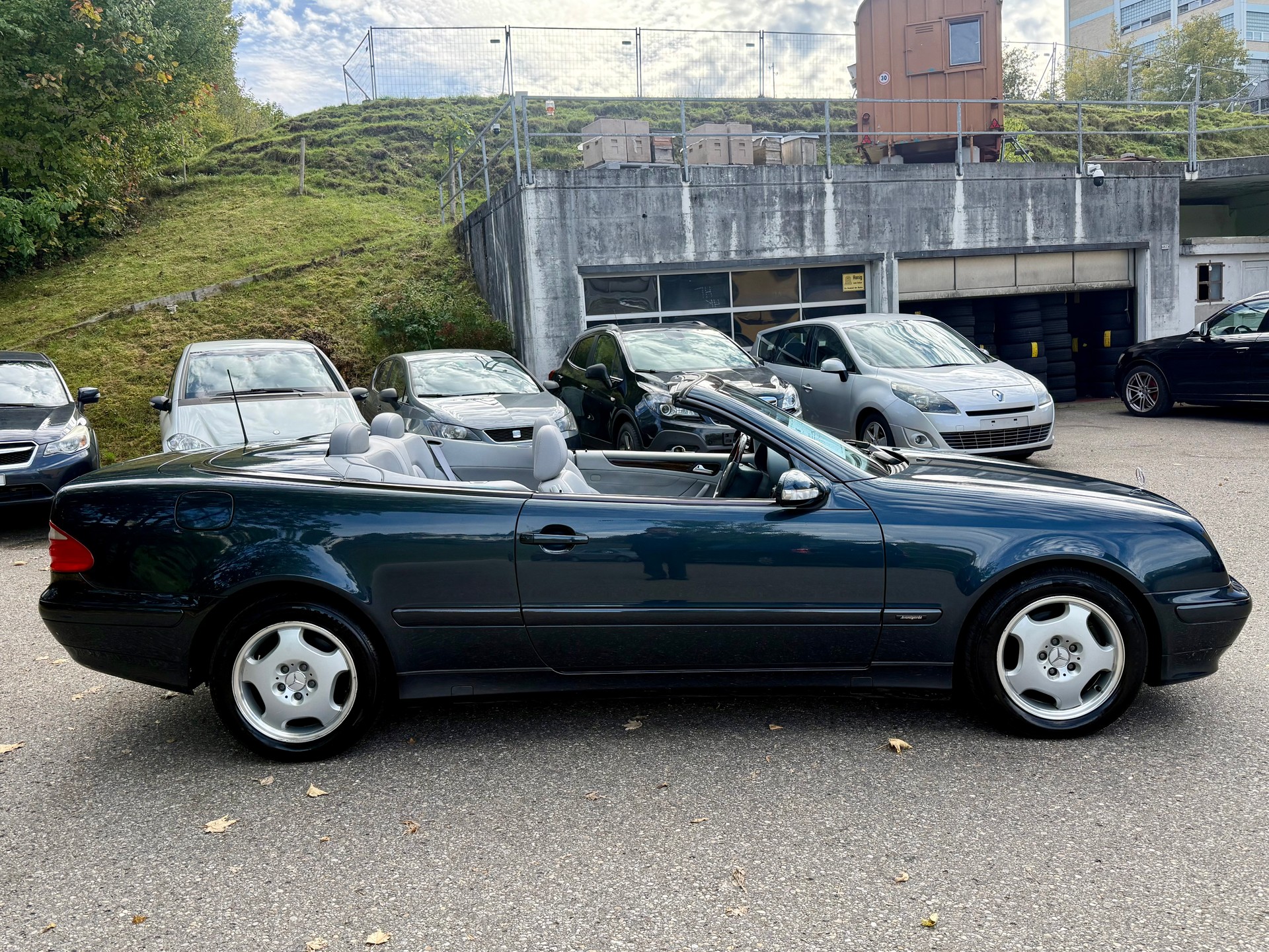 MERCEDES-BENZ CLK 320 Avantgarde Automatic-image-5