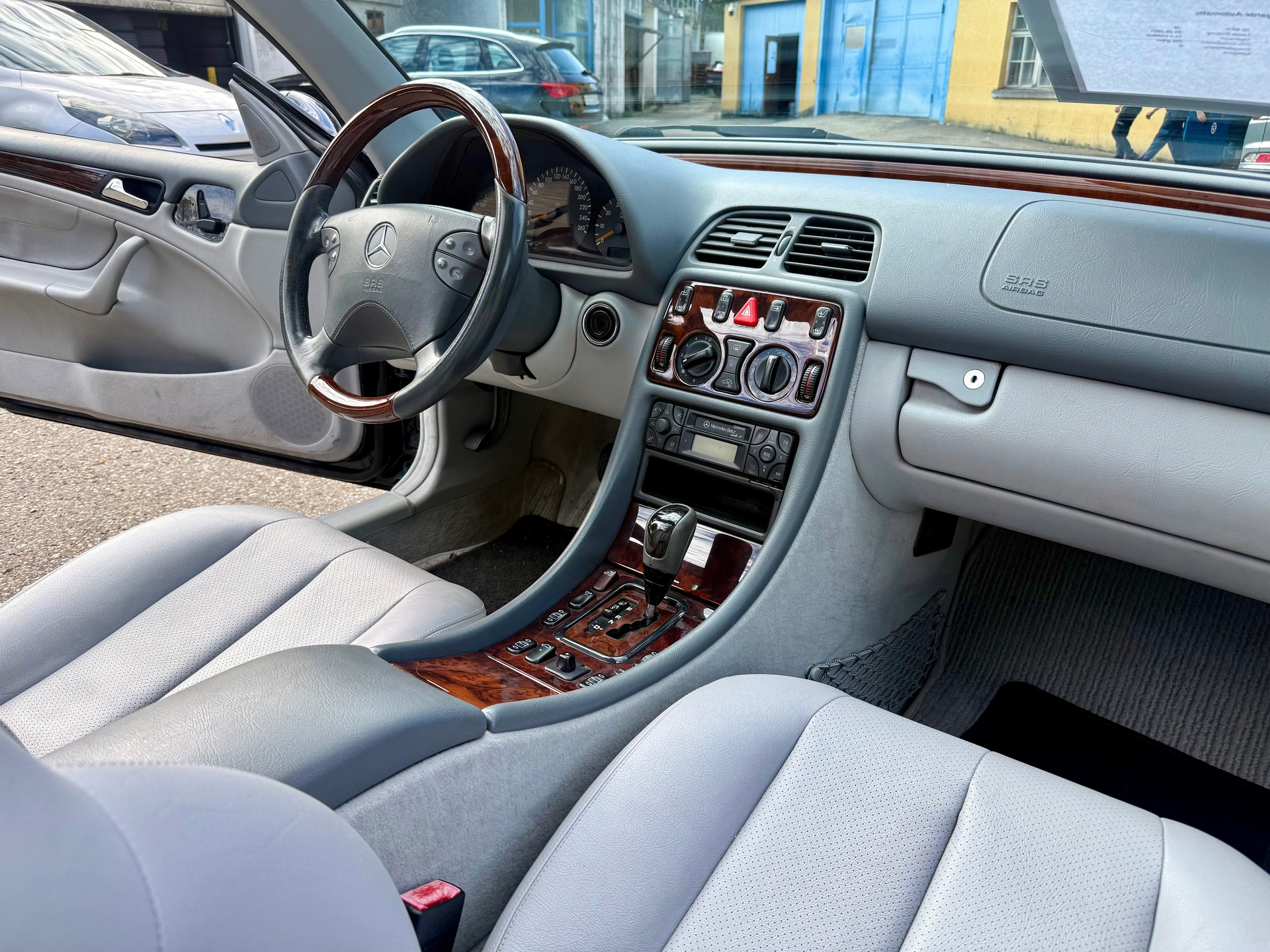 MERCEDES-BENZ CLK 320 Avantgarde Automatic-image-11