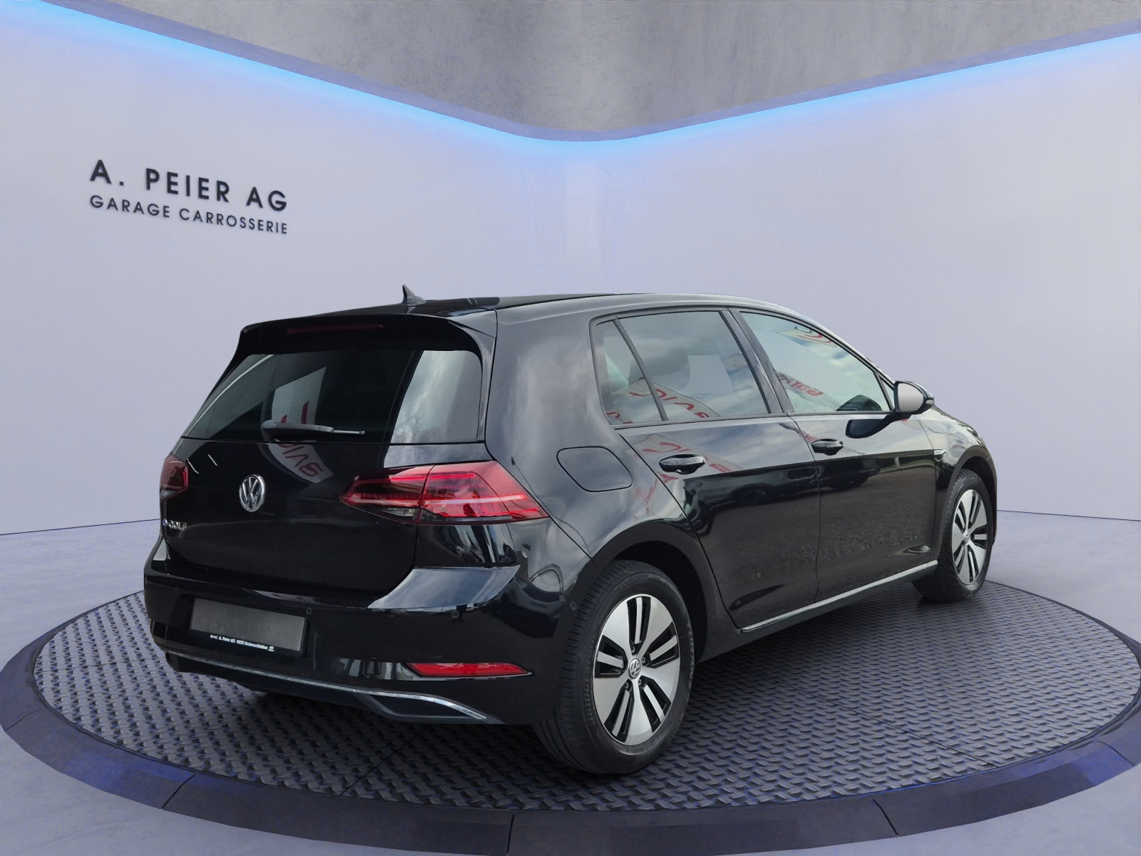 VW e-Golf-showroom-element-3