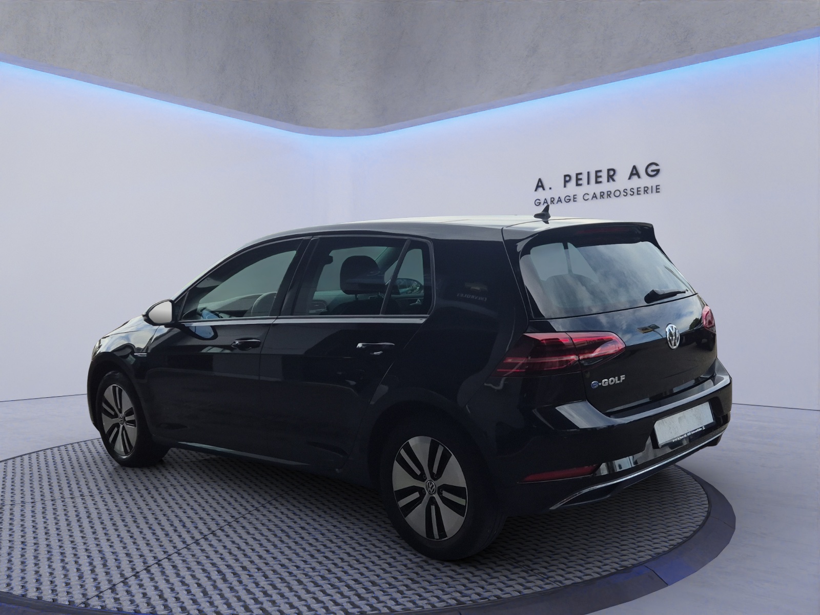 VW e-Golf-showroom-element-2