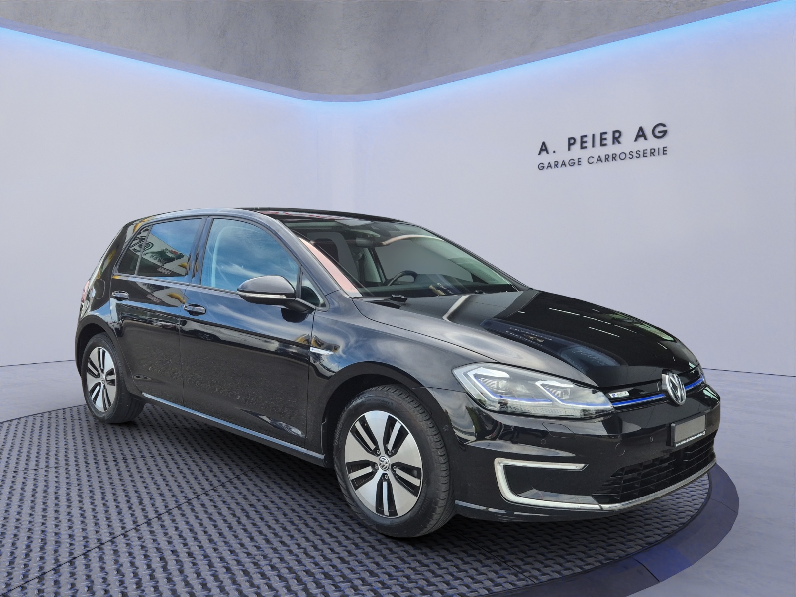 VW e-Golf-showroom-element-1
