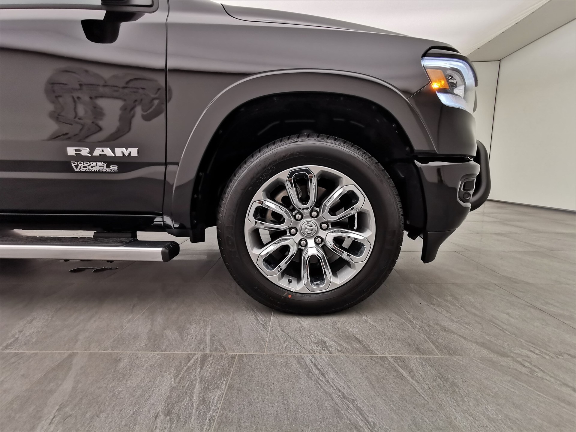 DODGE Ram 1500 5.7 V8 Laramie Sport Crew Cab-image-6