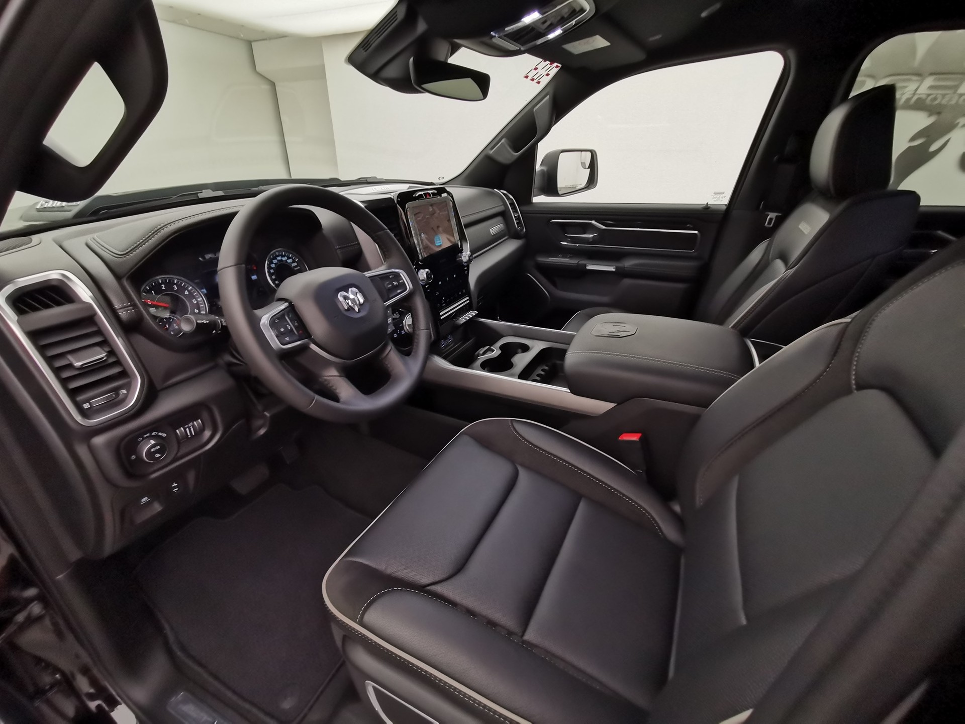 DODGE Ram 1500 5.7 V8 Laramie Sport Crew Cab-image-8
