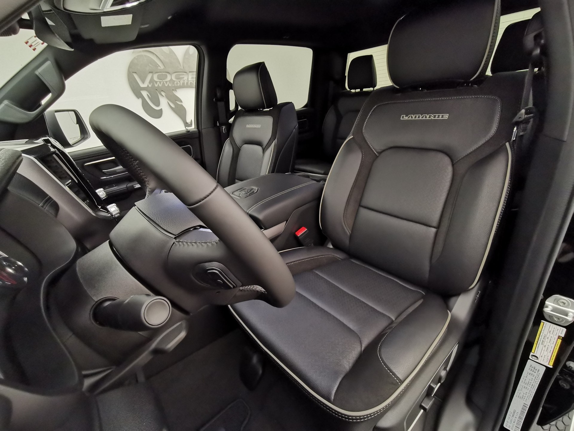 DODGE Ram 1500 5.7 V8 Laramie Sport Crew Cab-image-7