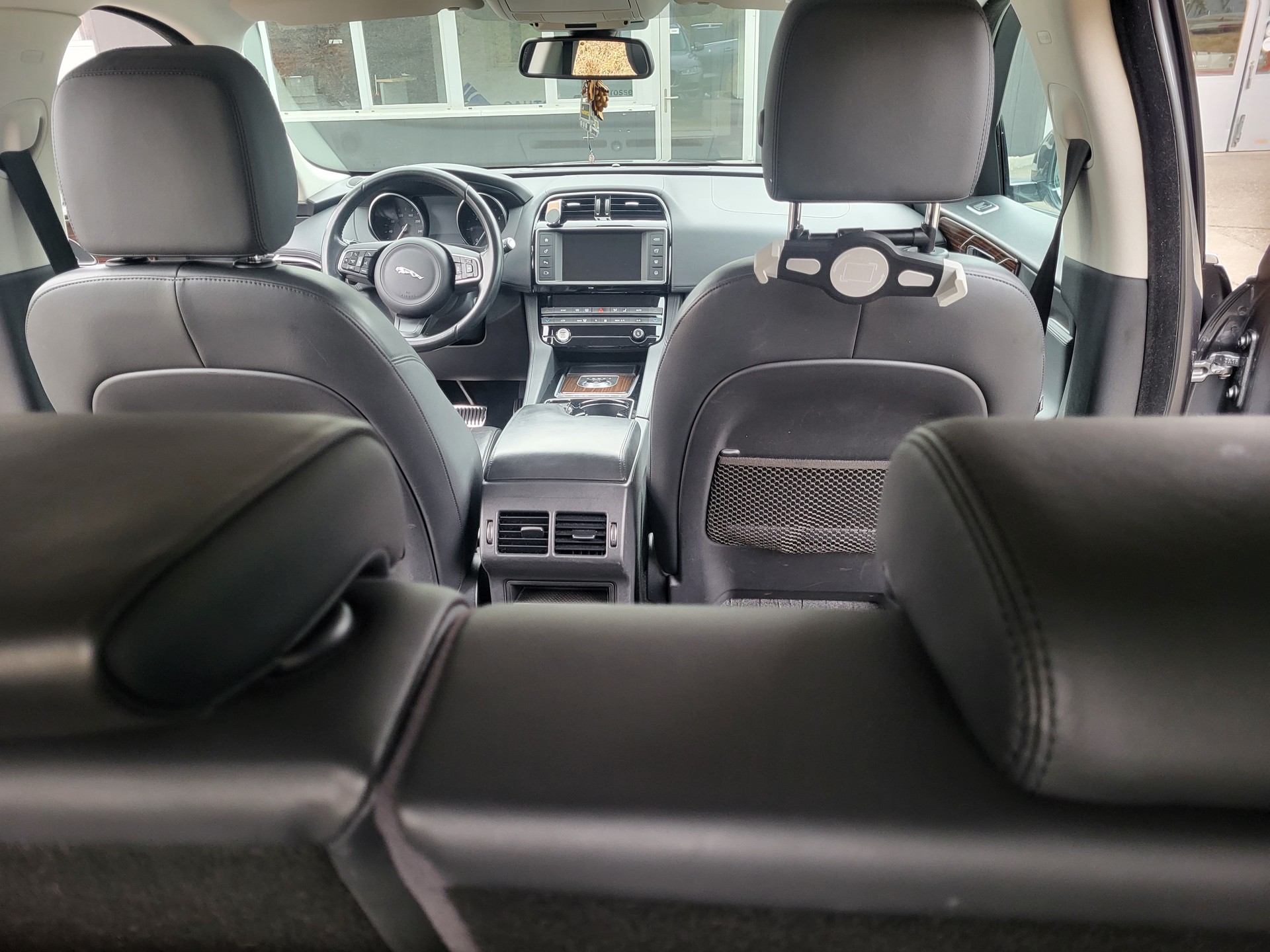 JAGUAR F-Pace 2.0d Portfolio AWD Automatik-image-6