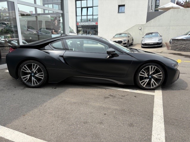 BMW i8 Coupé-image-2