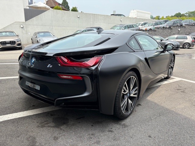 BMW i8 Coupé-image-3