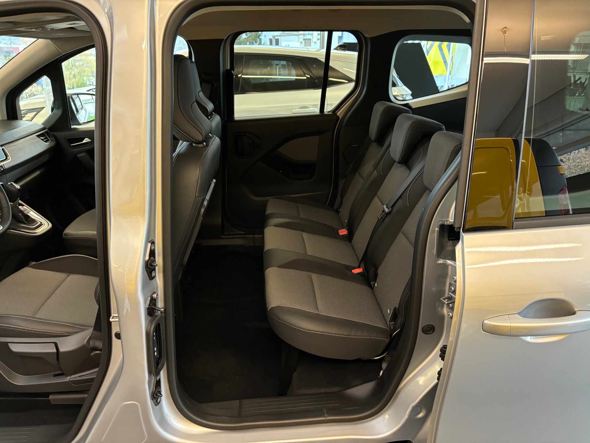 RENAULT Kangoo 1.3 TCe 130 PF Techno EDC-image-8