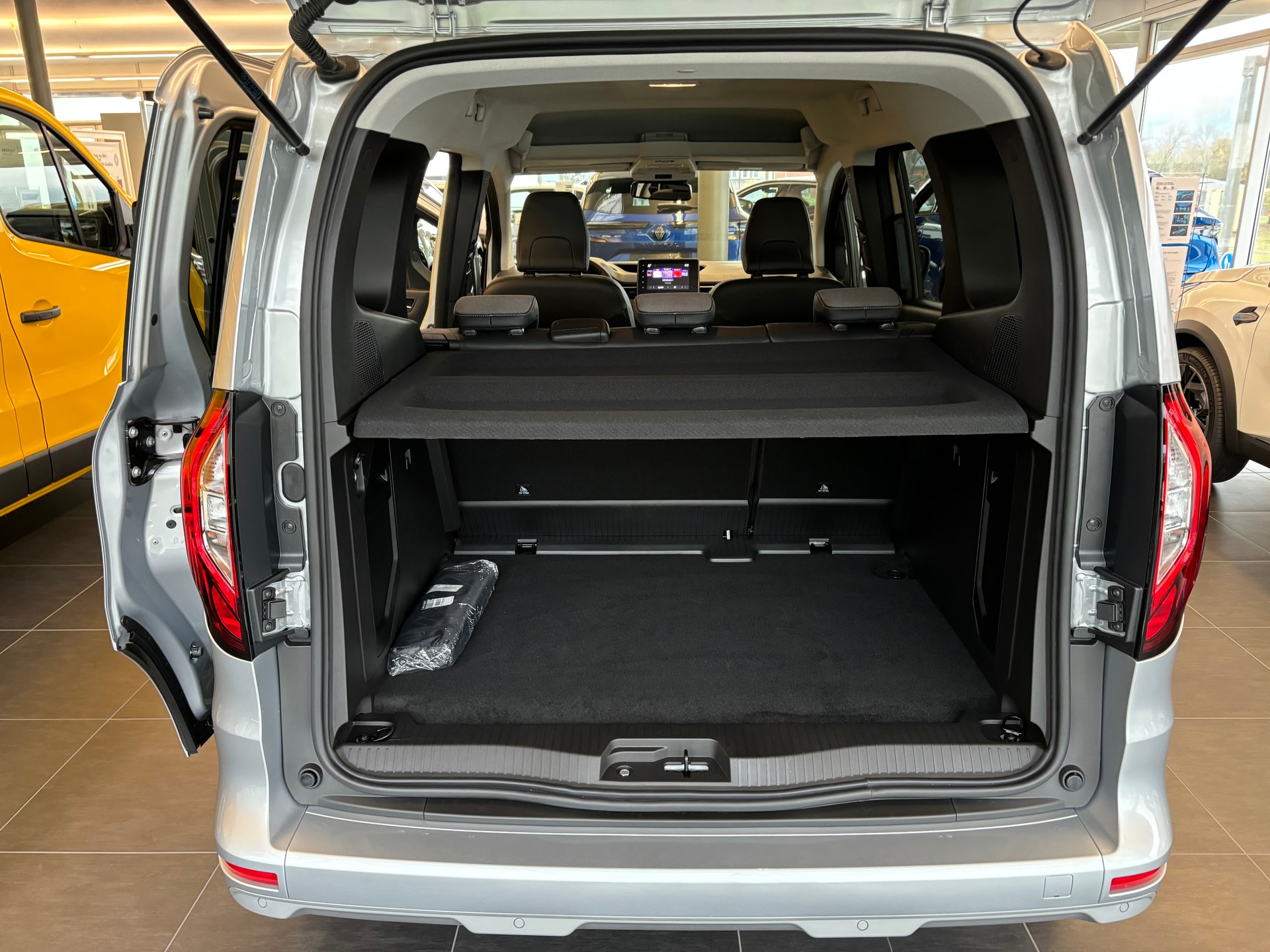 RENAULT Kangoo 1.3 TCe 130 PF Techno EDC-image-9