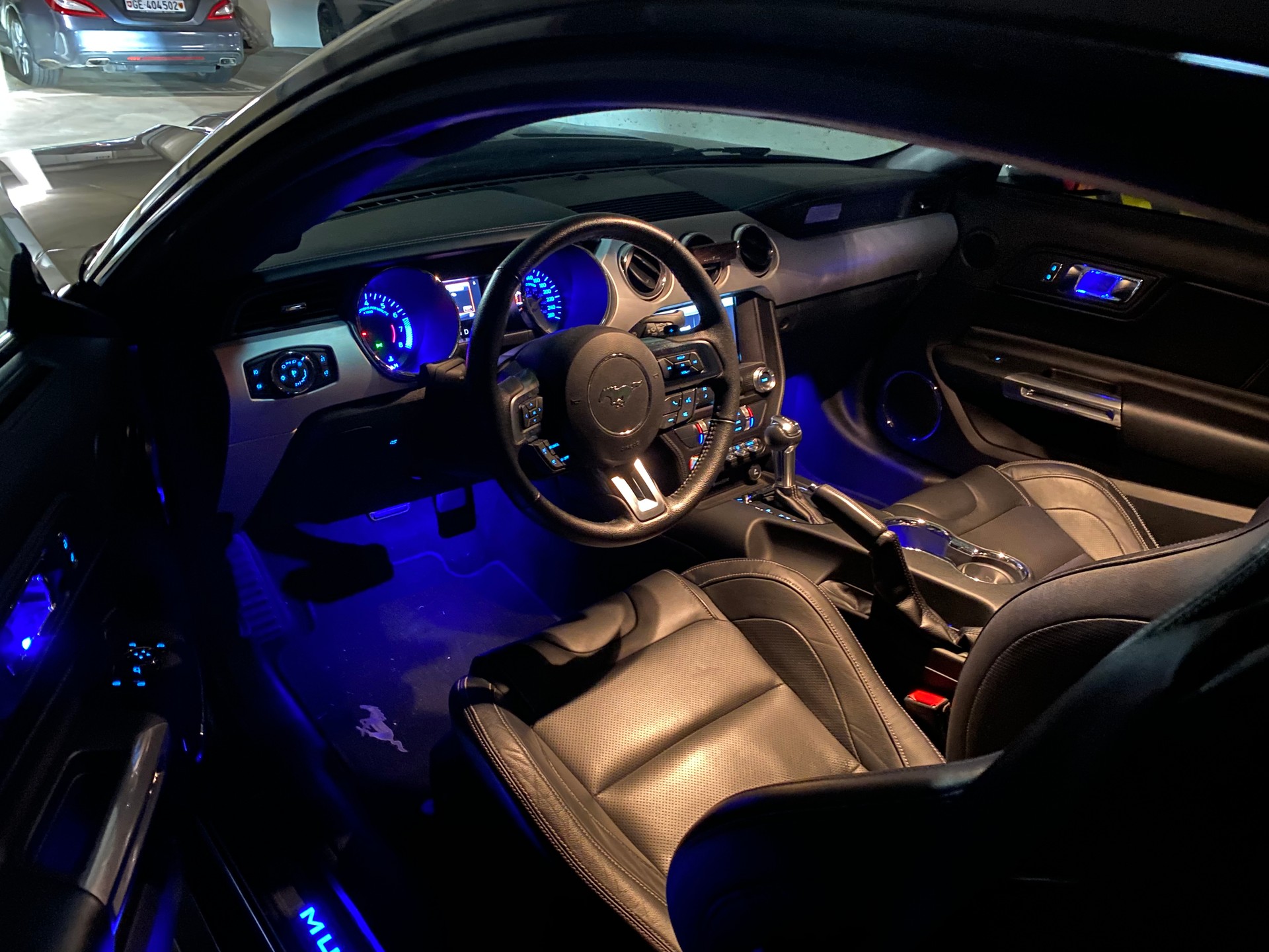 FORD Mustang Fastback 2.3 Automat-image-5