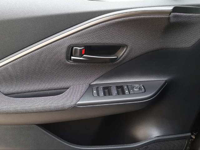 TOYOTA C-HR 2.0 PHEV Swiss Edition FWD-image-14