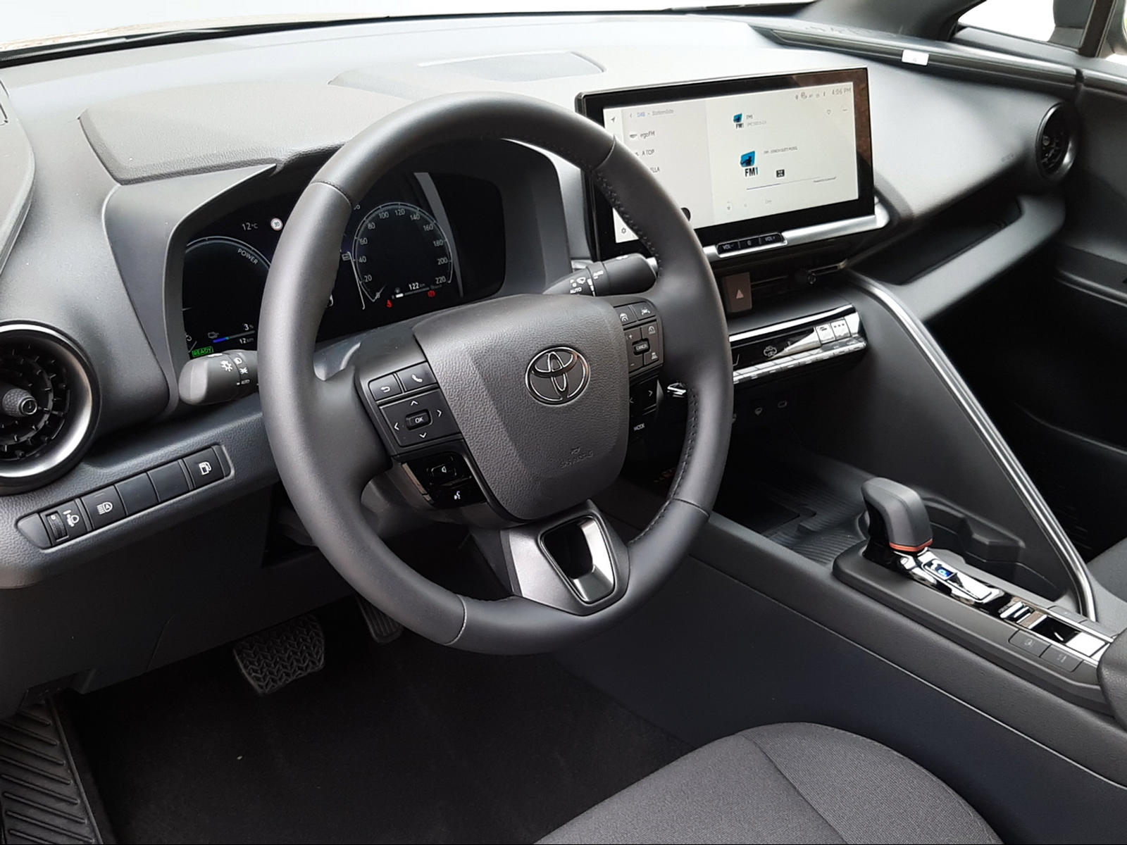 TOYOTA C-HR 2.0 PHEV Swiss Edition FWD-image-13