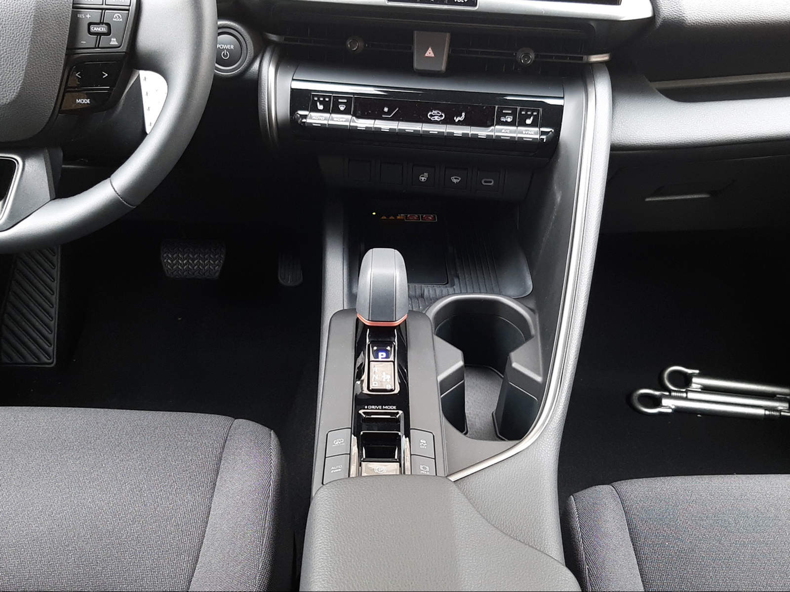 TOYOTA C-HR 2.0 PHEV Swiss Edition FWD-image-11