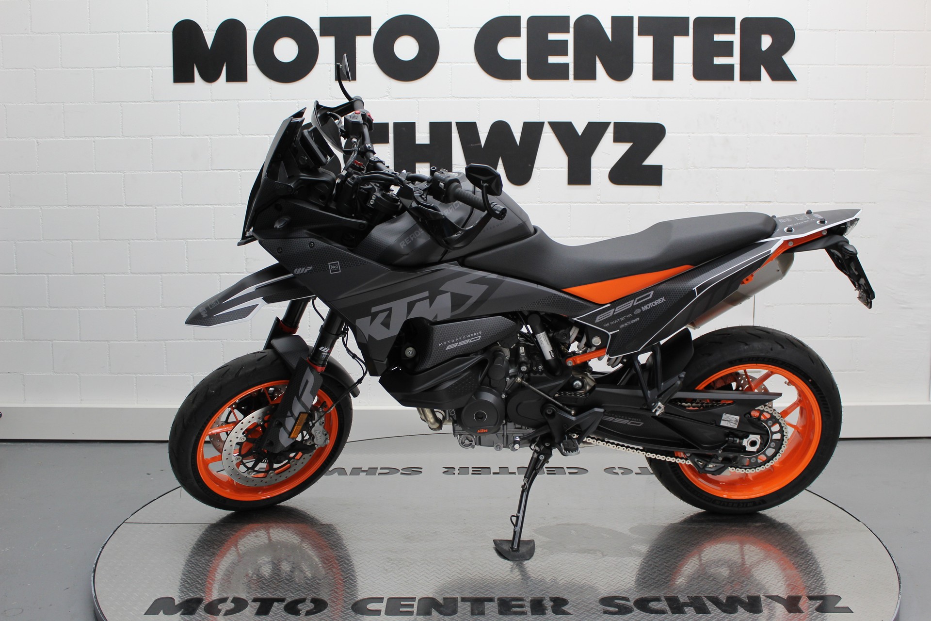 KTM 890 SMT-showroom-element-3