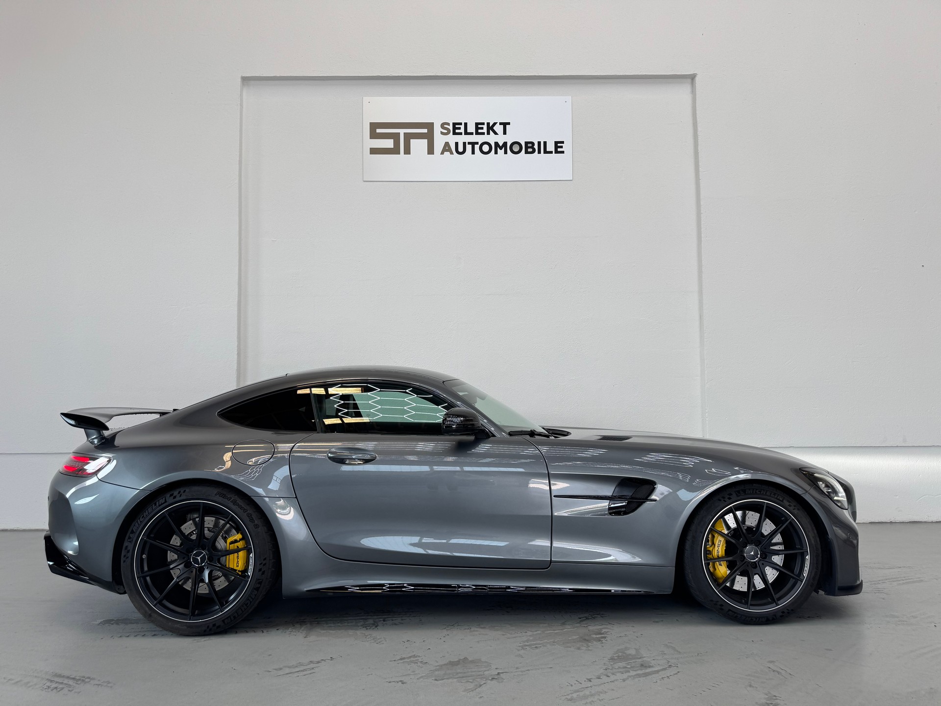 MERCEDES-BENZ AMG GT R Speedshift DCT | FACELIFT-image-6